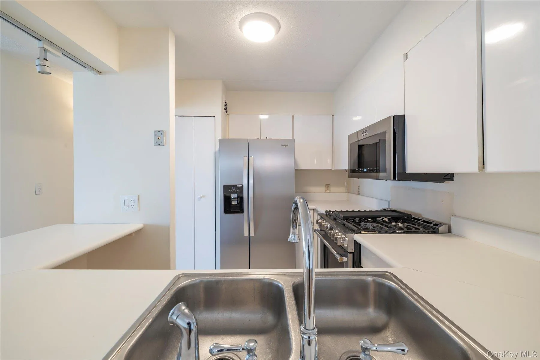 170 Broadway, Long Beach, NY, 2 Bedrooms Bedrooms, 5 Rooms Rooms,2 BathroomsBathrooms,Residential Lease,For Rent,Broadway,0,981463 170 Broadway, Long Beach, NY, 2 Bedrooms Bedrooms, 5 Rooms Rooms,2 BathroomsBathrooms,Residential Lease,For Rent,Broadway,0,981463