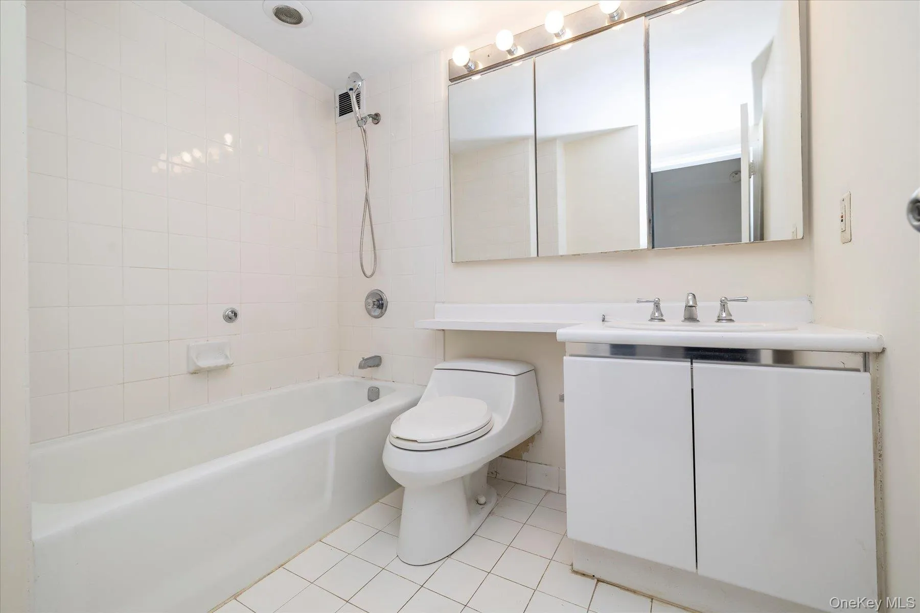 Main Bath with Tub Main Bath with Tub
