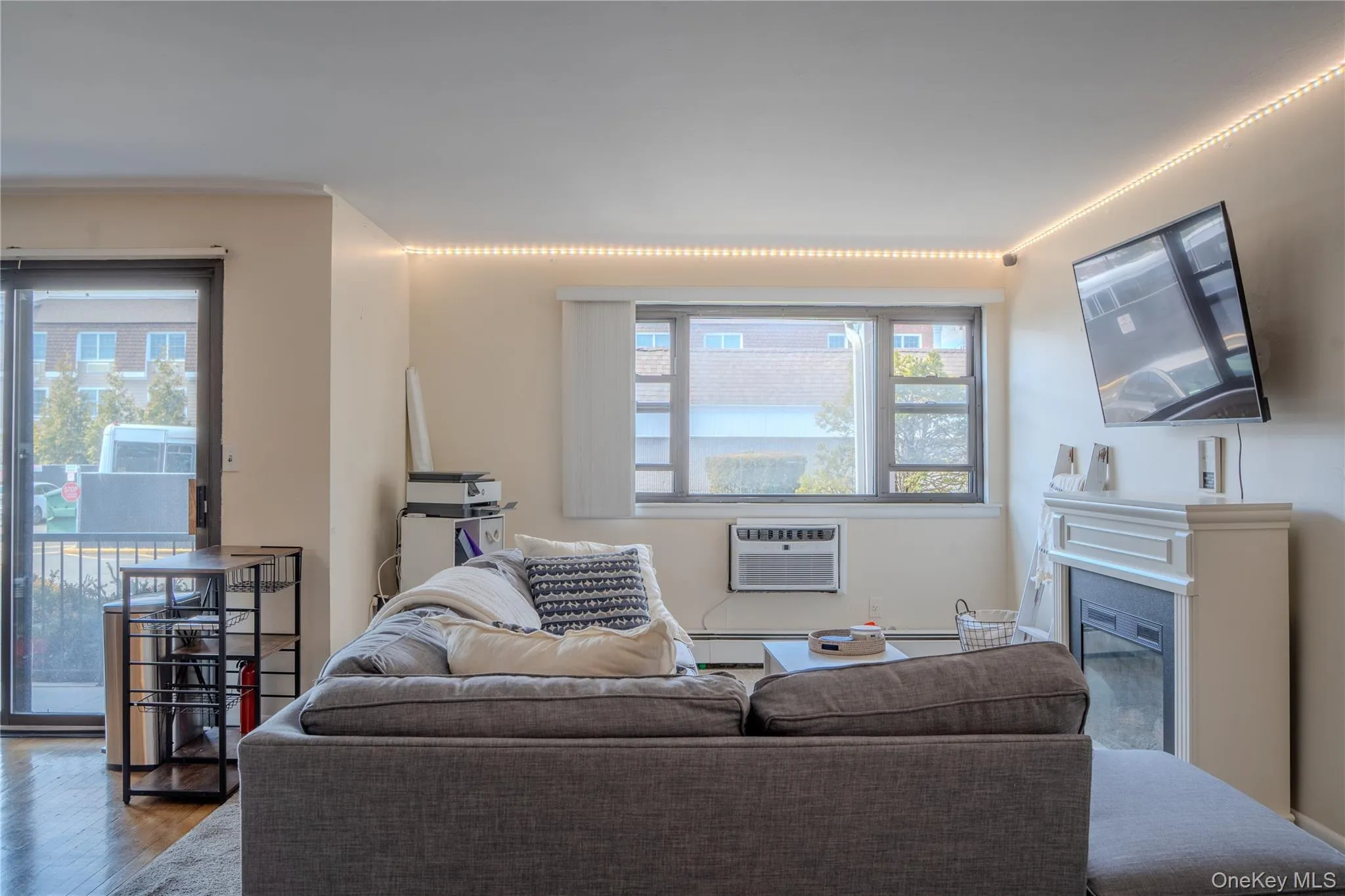 210 Fulton Street, Oyster Bay, NY, 1 Bedroom Bedrooms, 3 Rooms Rooms,1 BathroomBathrooms,Residential Lease,For Rent,Fulton,0,981470 210 Fulton Street, Oyster Bay, NY, 1 Bedroom Bedrooms, 3 Rooms Rooms,1 BathroomBathrooms,Residential Lease,For Rent,Fulton,0,981470
