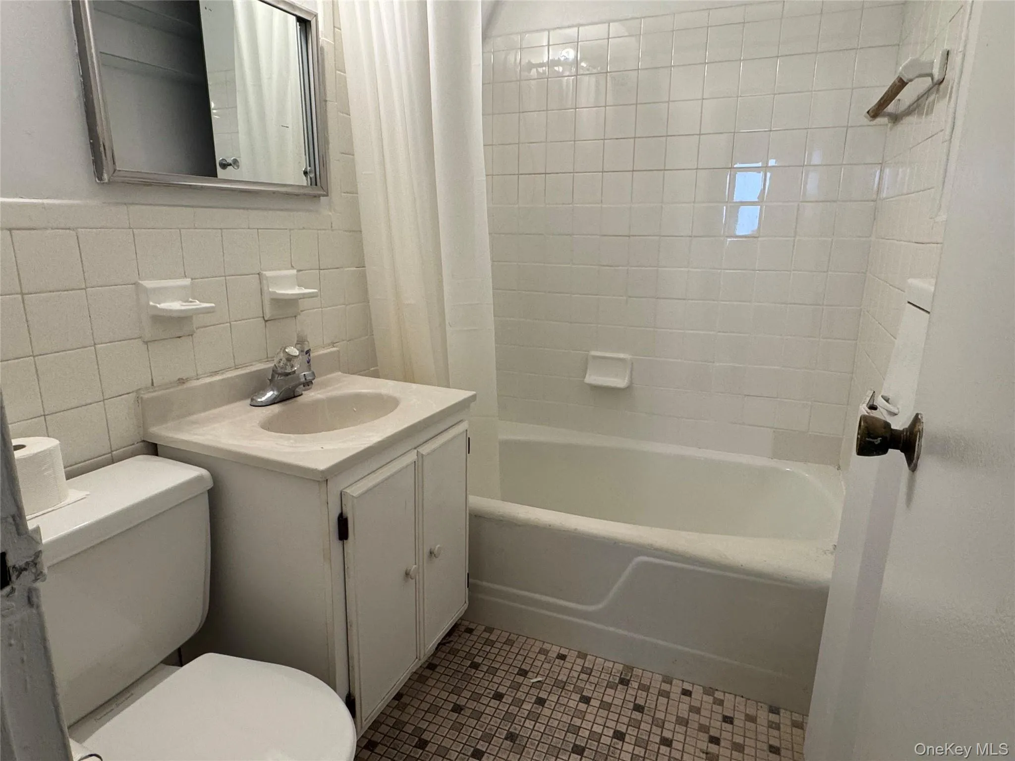10740 70th Rd, New York, NY, 1 Bedroom Bedrooms, 4 Rooms Rooms,1 BathroomBathrooms,Residential Lease,For Rent,70th Rd,0,981480 10740 70th Rd, New York, NY, 1 Bedroom Bedrooms, 4 Rooms Rooms,1 BathroomBathrooms,Residential Lease,For Rent,70th Rd,0,981480