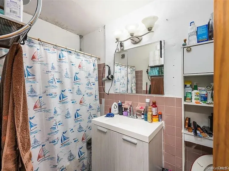 2661 marion ave, New York, NY, 1 Bedroom Bedrooms, 1 Room Rooms,1 BathroomBathrooms,Residential,For Rent,marion ave,0,981509 2661 marion ave, New York, NY, 1 Bedroom Bedrooms, 1 Room Rooms,1 BathroomBathrooms,Residential,For Rent,marion ave,0,981509