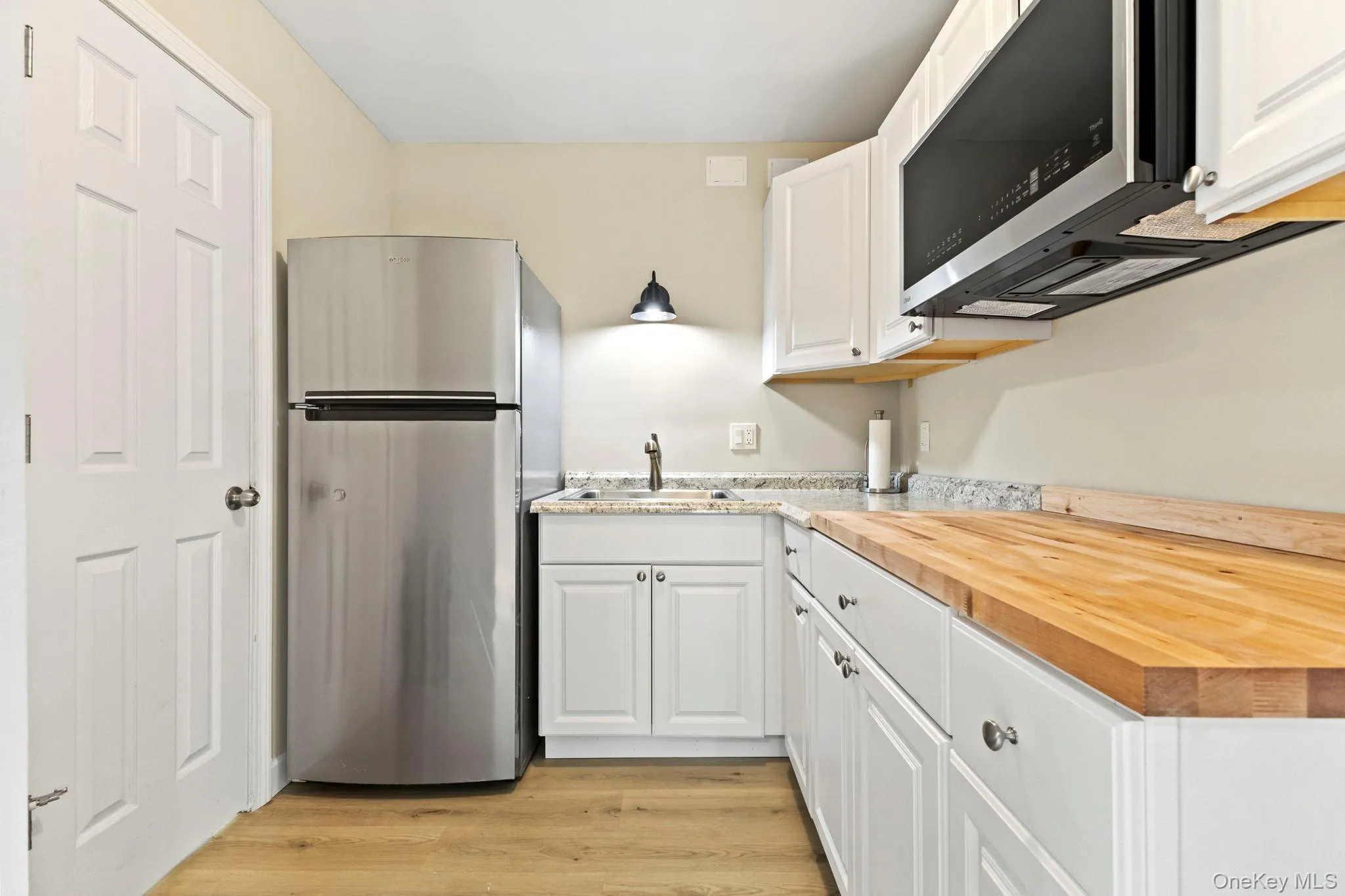 Summer Kitchen in Guest Suite Summer Kitchen in Guest Suite