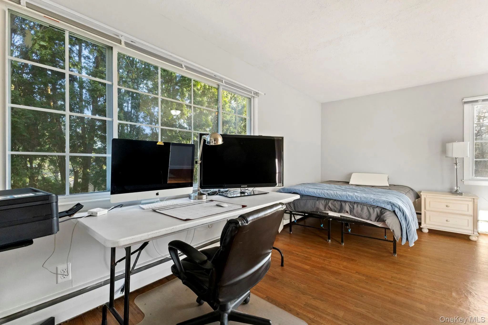 Guest Bedroom/Study Guest Bedroom/Study