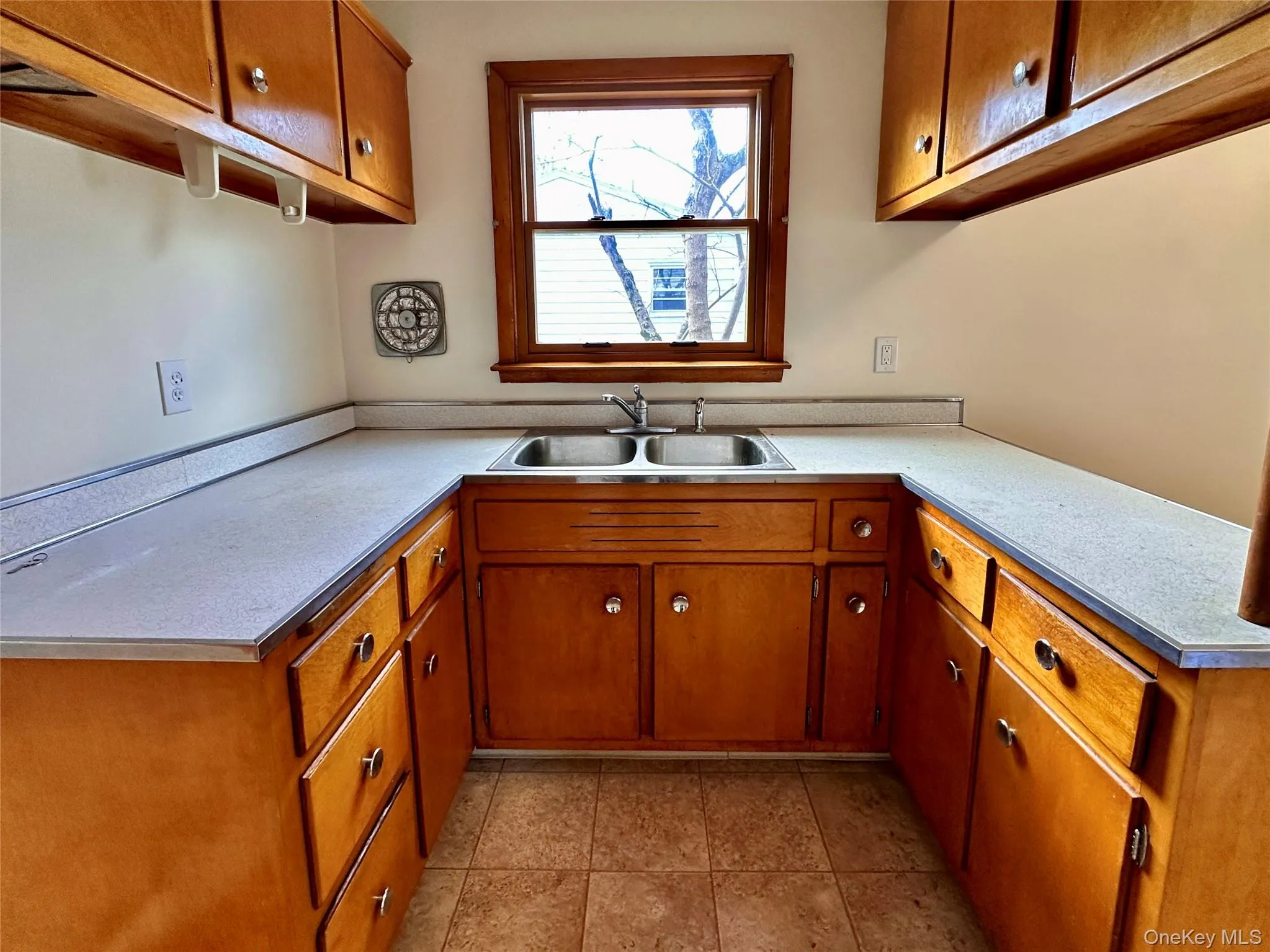 10 Smith Street, Red Hook, NY, 3 Bedrooms Bedrooms, 7 Rooms Rooms,1 BathroomBathrooms,Residential Lease,For Rent,Smith,0,981520 10 Smith Street, Red Hook, NY, 3 Bedrooms Bedrooms, 7 Rooms Rooms,1 BathroomBathrooms,Residential Lease,For Rent,Smith,0,981520