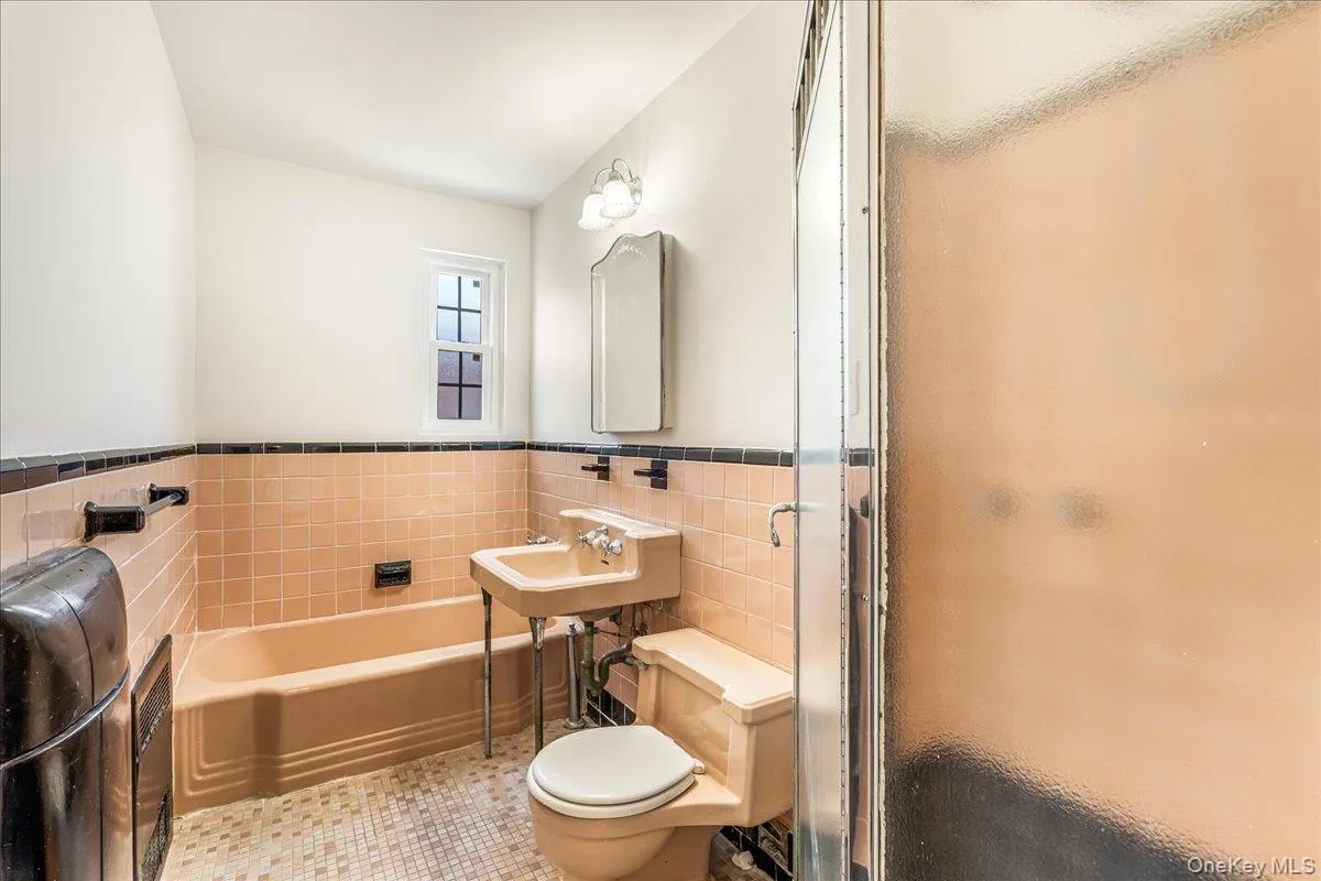 366 Stewart Avenue, Hempstead, NY, 2 Bedrooms Bedrooms, 5 Rooms Rooms,1 BathroomBathrooms,Residential Sale,For Rent,Stewart,0,981532 366 Stewart Avenue, Hempstead, NY, 2 Bedrooms Bedrooms, 5 Rooms Rooms,1 BathroomBathrooms,Residential Sale,For Rent,Stewart,0,981532