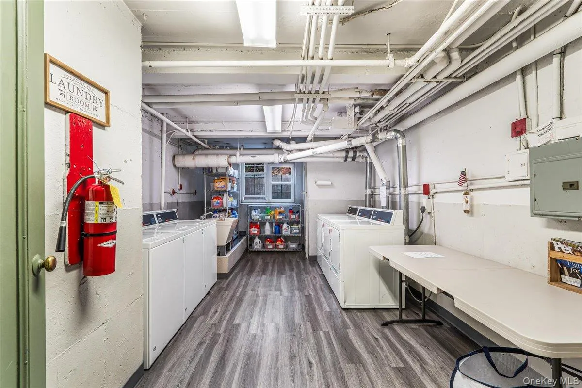 366 Stewart Avenue, Hempstead, NY, 2 Bedrooms Bedrooms, 5 Rooms Rooms,1 BathroomBathrooms,Residential Sale,For Rent,Stewart,0,981532 366 Stewart Avenue, Hempstead, NY, 2 Bedrooms Bedrooms, 5 Rooms Rooms,1 BathroomBathrooms,Residential Sale,For Rent,Stewart,0,981532