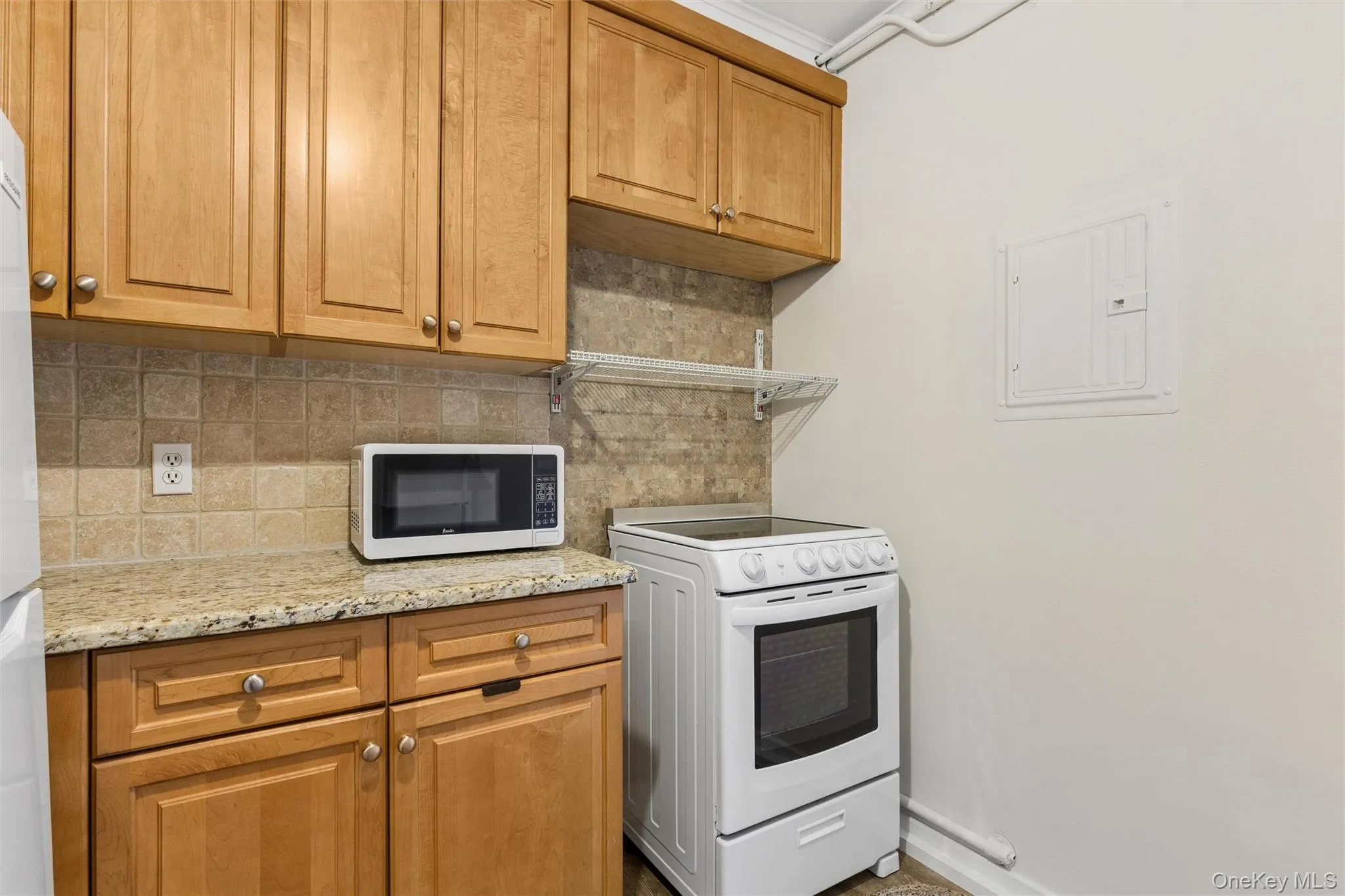 90 Main Street, Southampton, NY, 1 Bedroom Bedrooms, 4 Rooms Rooms,1 BathroomBathrooms,Residential Lease,For Rent,Main,0,981566 90 Main Street, Southampton, NY, 1 Bedroom Bedrooms, 4 Rooms Rooms,1 BathroomBathrooms,Residential Lease,For Rent,Main,0,981566