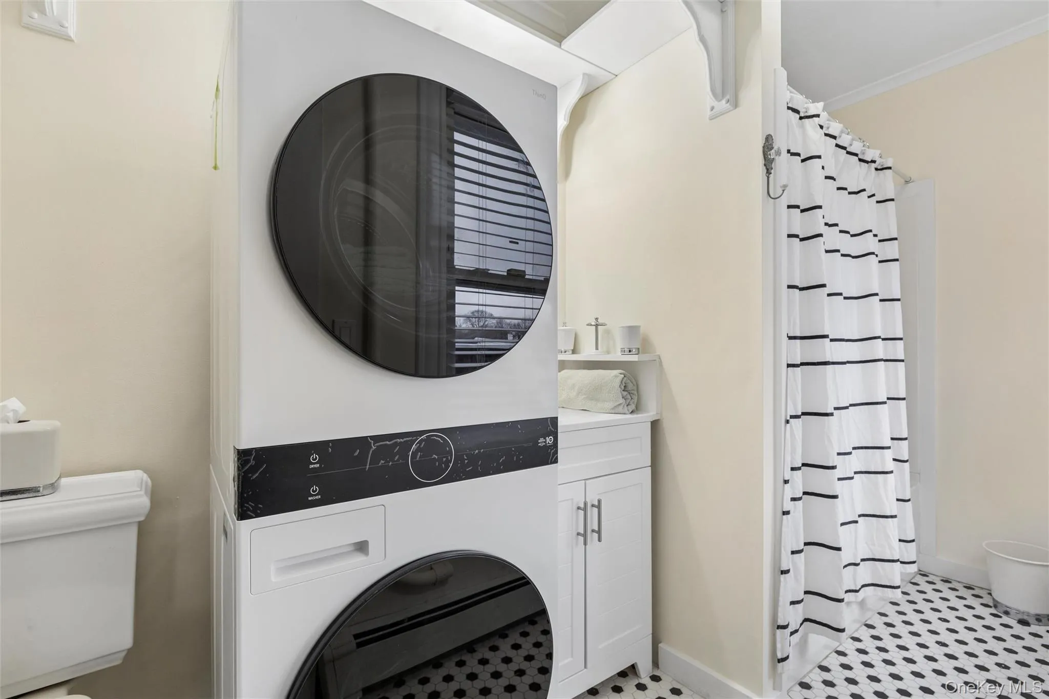 90 Main Street, Southampton, NY, 1 Bedroom Bedrooms, 4 Rooms Rooms,1 BathroomBathrooms,Residential Lease,For Rent,Main,0,981566 90 Main Street, Southampton, NY, 1 Bedroom Bedrooms, 4 Rooms Rooms,1 BathroomBathrooms,Residential Lease,For Rent,Main,0,981566