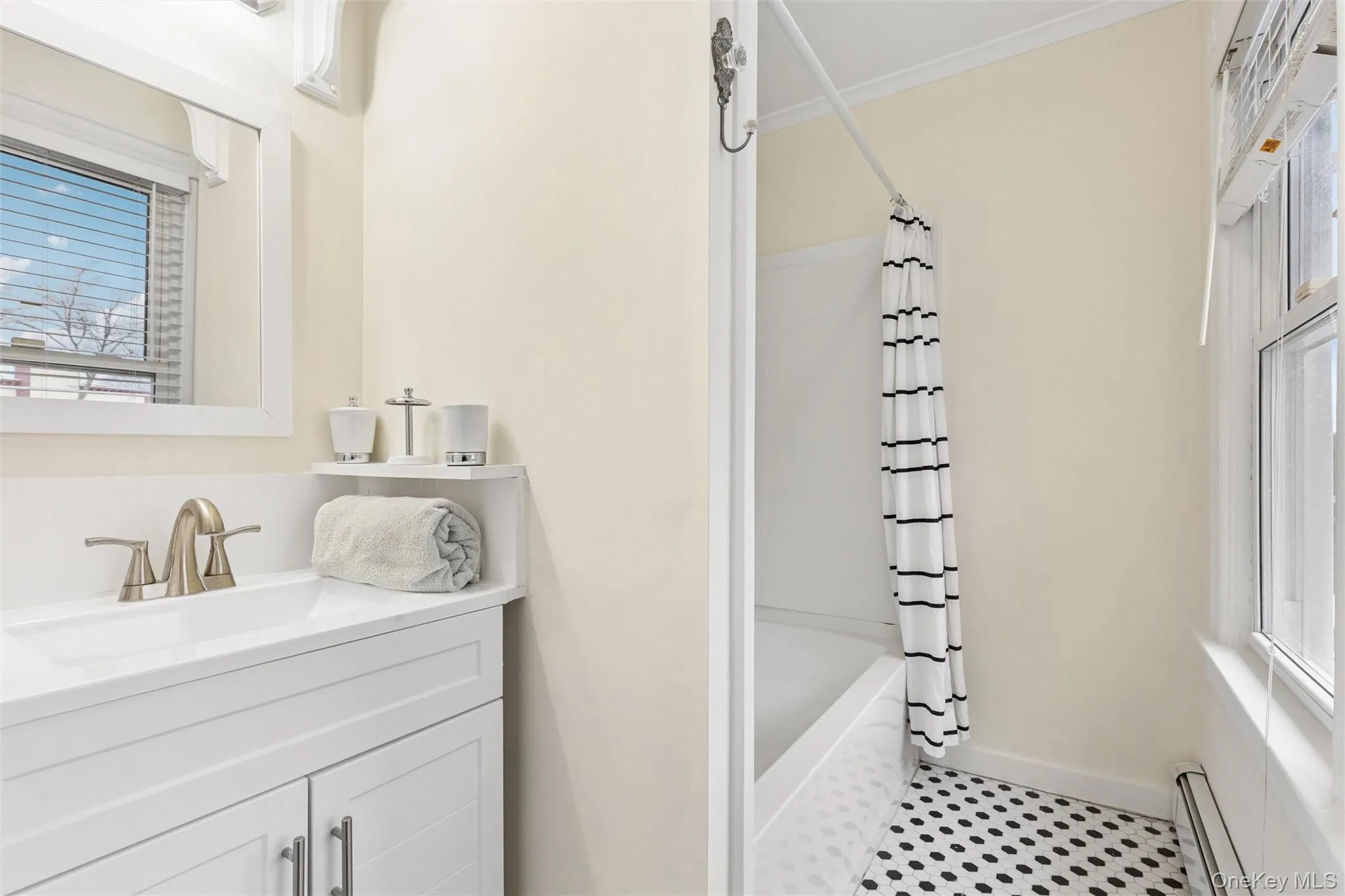 90 Main Street, Southampton, NY, 1 Bedroom Bedrooms, 4 Rooms Rooms,1 BathroomBathrooms,Residential Lease,For Rent,Main,0,981566 90 Main Street, Southampton, NY, 1 Bedroom Bedrooms, 4 Rooms Rooms,1 BathroomBathrooms,Residential Lease,For Rent,Main,0,981566
