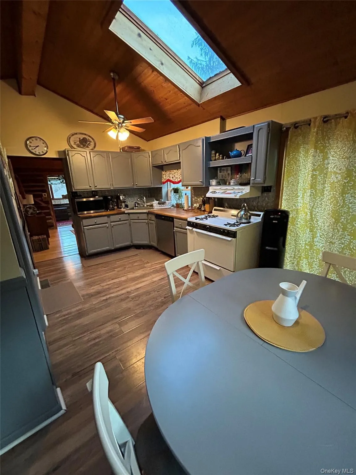 4 Glendale Road, Warwick (town), NY, 3 Bedrooms Bedrooms, 6 Rooms Rooms,1 BathroomBathrooms,Residential Lease,For Rent,Glendale,0,981569 4 Glendale Road, Warwick (town), NY, 3 Bedrooms Bedrooms, 6 Rooms Rooms,1 BathroomBathrooms,Residential Lease,For Rent,Glendale,0,981569