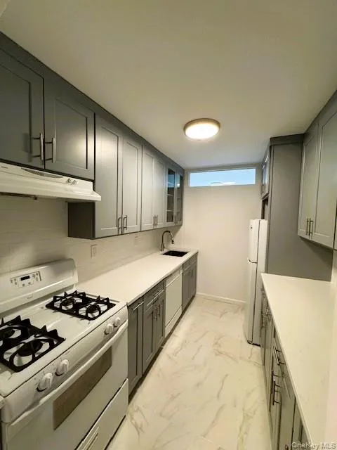 740 Broadway, Long Beach, NY, 2 Bedrooms Bedrooms, 6 Rooms Rooms,1 BathroomBathrooms,Residential Lease,For Rent,Broadway,0,981584 740 Broadway, Long Beach, NY, 2 Bedrooms Bedrooms, 6 Rooms Rooms,1 BathroomBathrooms,Residential Lease,For Rent,Broadway,0,981584