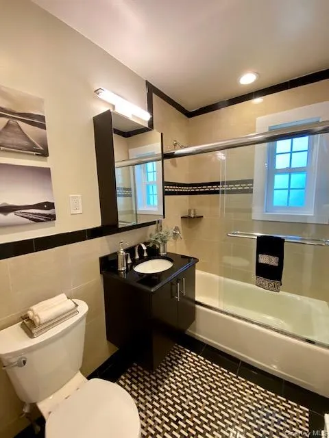 303 Robinson Avenue, Brookhaven, NY, 1 Bedroom Bedrooms, 4 Rooms Rooms,1 BathroomBathrooms,Residential Lease,For Rent,Robinson,0,981592 303 Robinson Avenue, Brookhaven, NY, 1 Bedroom Bedrooms, 4 Rooms Rooms,1 BathroomBathrooms,Residential Lease,For Rent,Robinson,0,981592