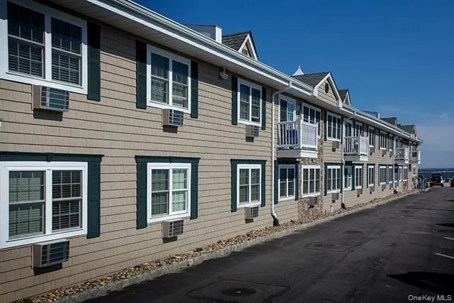 333 Candee Avenue, Islip, NY, 2 Bedrooms Bedrooms, 5 Rooms Rooms,1 BathroomBathrooms,Residential Lease,For Rent,Candee,0,981610 333 Candee Avenue, Islip, NY, 2 Bedrooms Bedrooms, 5 Rooms Rooms,1 BathroomBathrooms,Residential Lease,For Rent,Candee,0,981610