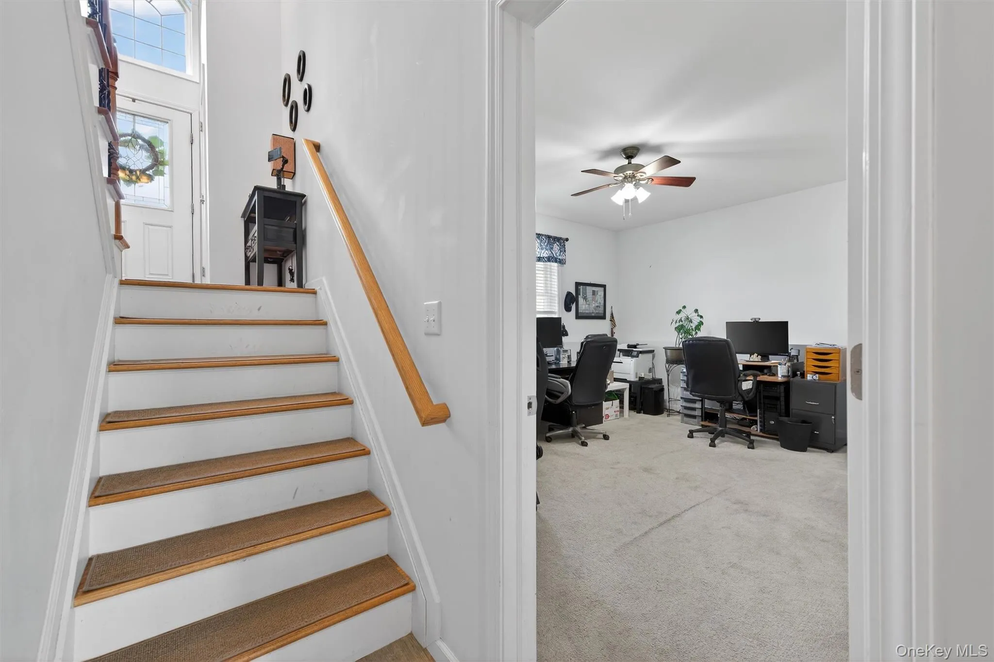 Stairs with carpet floors and ceiling fan Stairs with carpet floors and ceiling fan