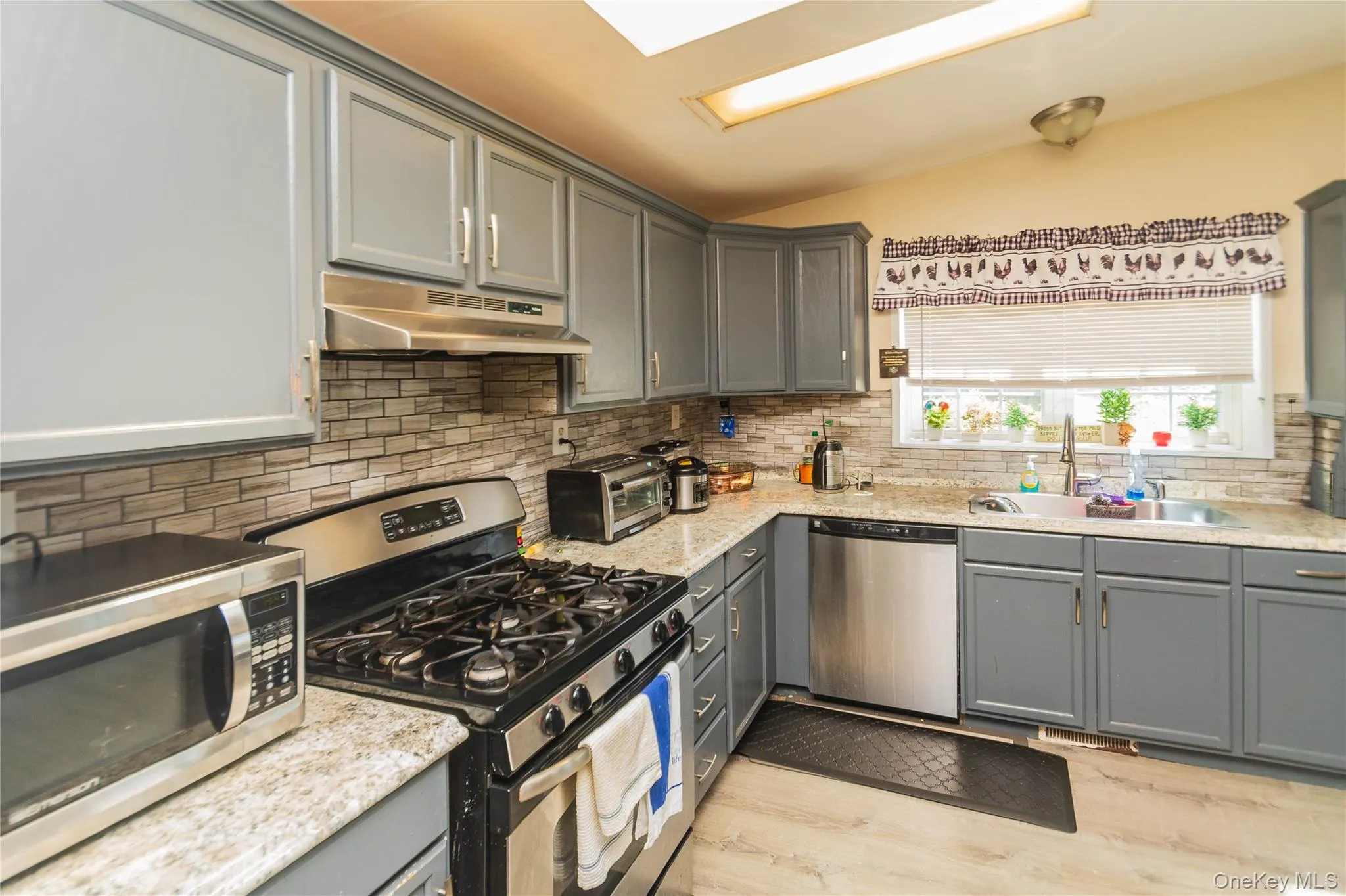 19 Biscayne Blvd, Poughkeepsie (town), NY, 3 Bedrooms Bedrooms, 7 Rooms Rooms,2 BathroomsBathrooms,Residential,For Rent,Biscayne Blvd,0,981621 19 Biscayne Blvd, Poughkeepsie (town), NY, 3 Bedrooms Bedrooms, 7 Rooms Rooms,2 BathroomsBathrooms,Residential,For Rent,Biscayne Blvd,0,981621