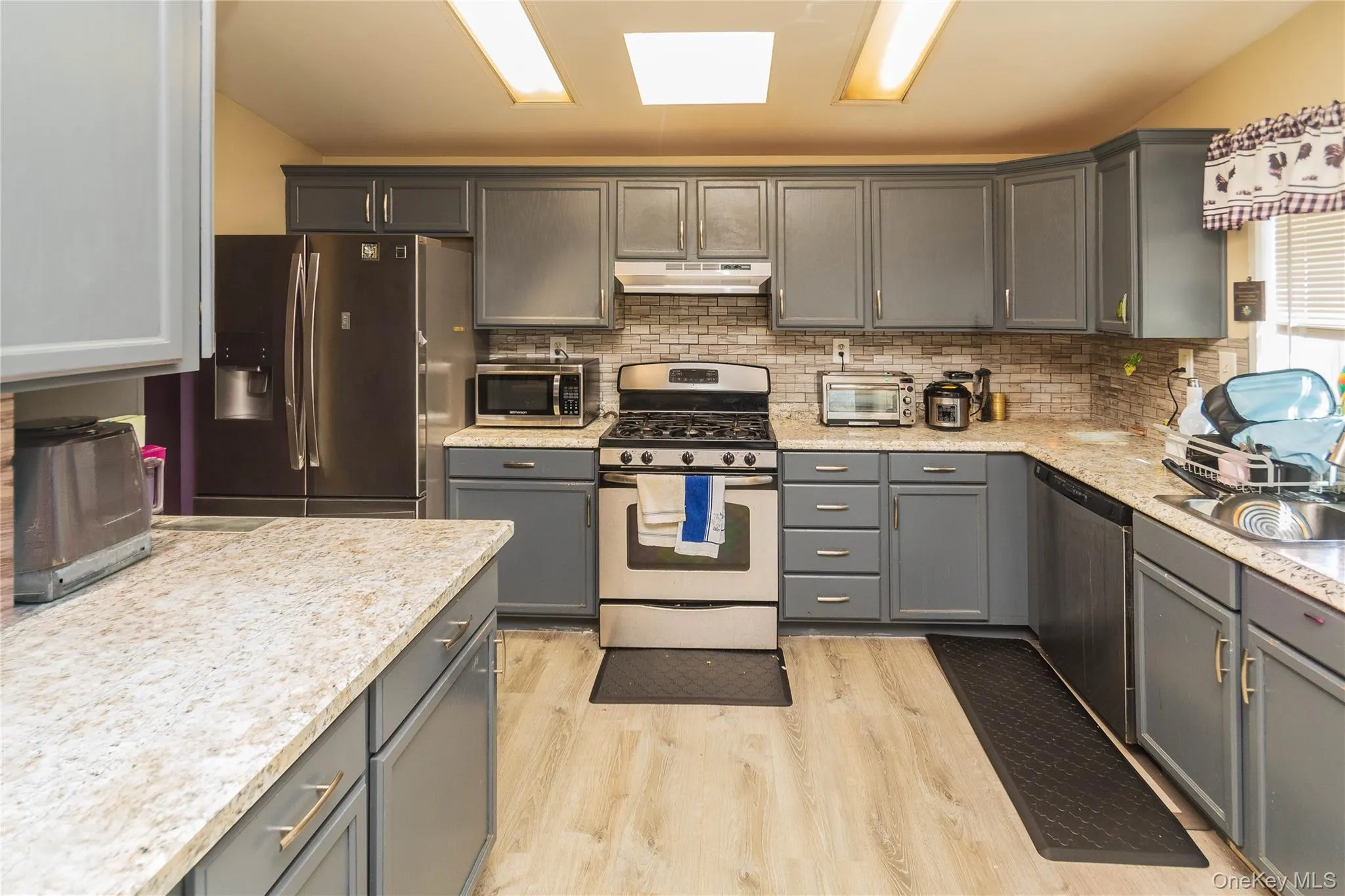 19 Biscayne Blvd, Poughkeepsie (town), NY, 3 Bedrooms Bedrooms, 7 Rooms Rooms,2 BathroomsBathrooms,Residential,For Rent,Biscayne Blvd,0,981621 19 Biscayne Blvd, Poughkeepsie (town), NY, 3 Bedrooms Bedrooms, 7 Rooms Rooms,2 BathroomsBathrooms,Residential,For Rent,Biscayne Blvd,0,981621