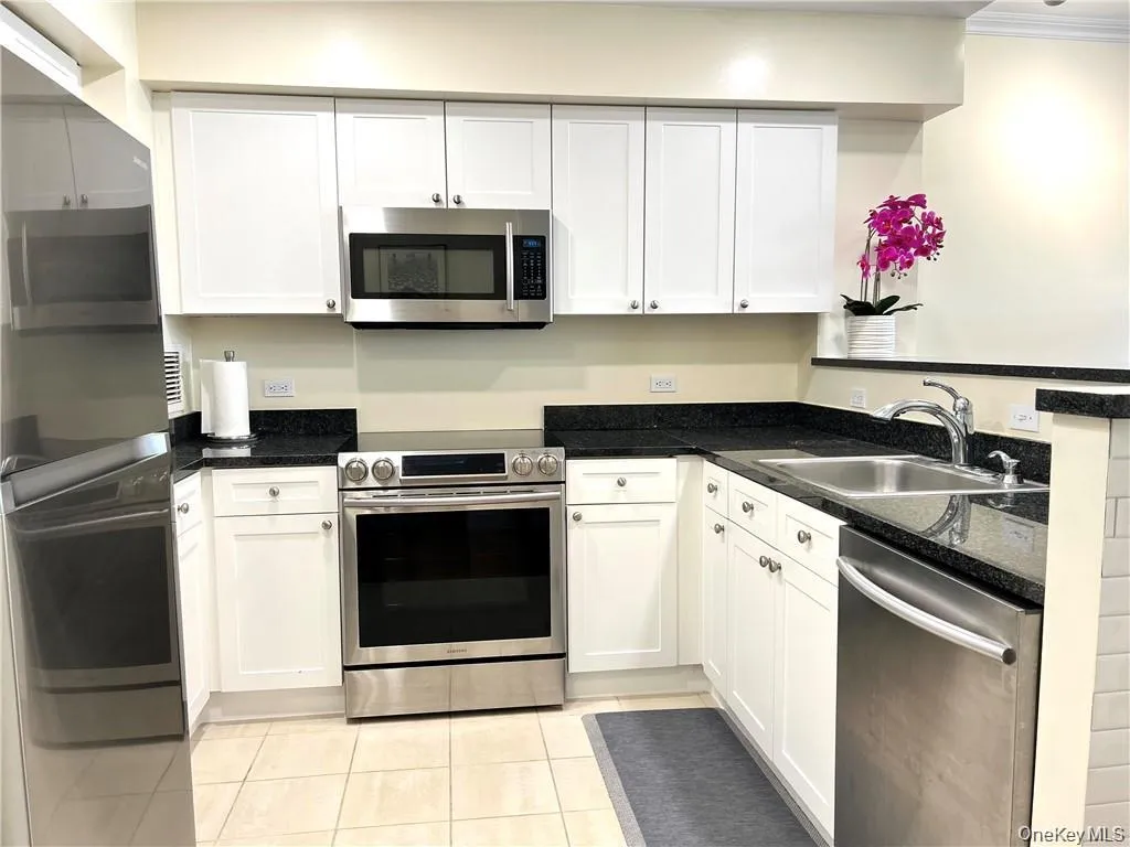 300 Mamaroneck Avenue, White Plains, NY, 1 Bedroom Bedrooms, 3 Rooms Rooms,1 BathroomBathrooms,Residential Lease,For Rent,Mamaroneck,0,981624 300 Mamaroneck Avenue, White Plains, NY, 1 Bedroom Bedrooms, 3 Rooms Rooms,1 BathroomBathrooms,Residential Lease,For Rent,Mamaroneck,0,981624
