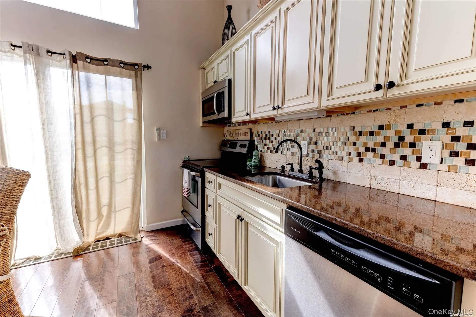 67 Vermont Street, Long Beach, NY, 3 Bedrooms Bedrooms, 6 Rooms Rooms,1 BathroomBathrooms,Residential Lease,For Rent,Vermont,0,981633 67 Vermont Street, Long Beach, NY, 3 Bedrooms Bedrooms, 6 Rooms Rooms,1 BathroomBathrooms,Residential Lease,For Rent,Vermont,0,981633