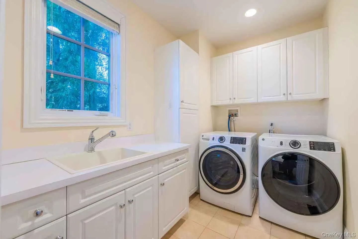 9 Earle Drive, Oyster Bay, NY, 5 Bedrooms Bedrooms, 10 Rooms Rooms,5 BathroomsBathrooms,Residential,For Rent,Earle,0,981636 9 Earle Drive, Oyster Bay, NY, 5 Bedrooms Bedrooms, 10 Rooms Rooms,5 BathroomsBathrooms,Residential,For Rent,Earle,0,981636