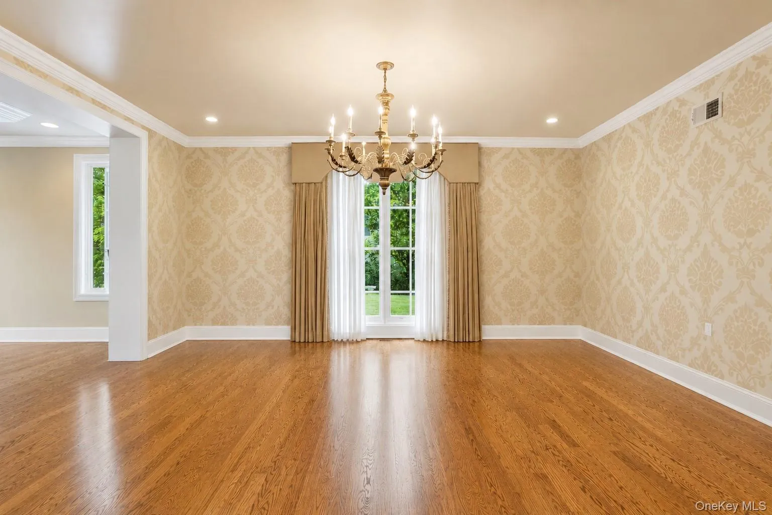 9 Earle Drive, Oyster Bay, NY, 5 Bedrooms Bedrooms, 10 Rooms Rooms,5 BathroomsBathrooms,Residential,For Rent,Earle,0,KEY981636 9 Earle Drive, Oyster Bay, NY, 5 Bedrooms Bedrooms, 10 Rooms Rooms,5 BathroomsBathrooms,Residential,For Rent,Earle,0,KEY981636