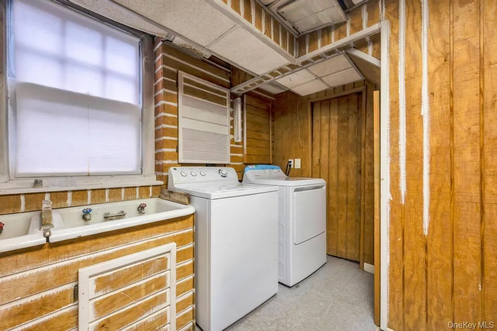 88-35 193rd Street, New York, NY, 5 Bedrooms Bedrooms, 11 Rooms Rooms,3 BathroomsBathrooms,Residential,For Rent,193rd,0,981638 88-35 193rd Street, New York, NY, 5 Bedrooms Bedrooms, 11 Rooms Rooms,3 BathroomsBathrooms,Residential,For Rent,193rd,0,981638