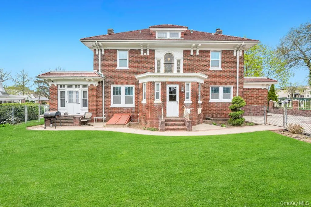 88-35 193rd Street, New York, NY, 5 Bedrooms Bedrooms, 11 Rooms Rooms,3 BathroomsBathrooms,Residential,For Rent,193rd,0,981638 88-35 193rd Street, New York, NY, 5 Bedrooms Bedrooms, 11 Rooms Rooms,3 BathroomsBathrooms,Residential,For Rent,193rd,0,981638