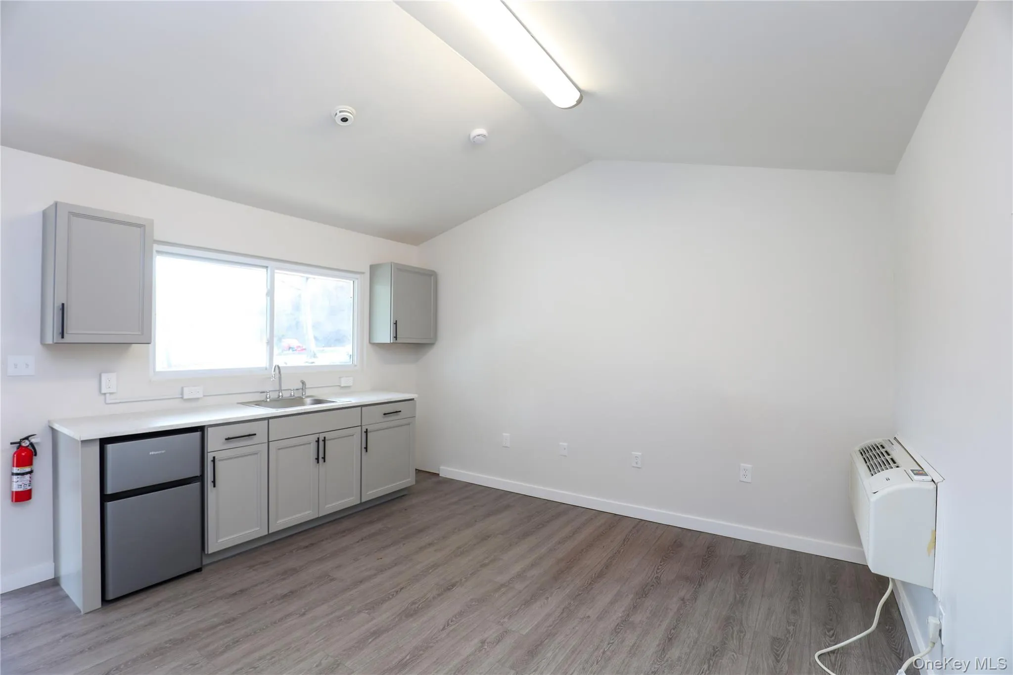 669 Broadway 9W, Esopus, NY, 1 Room Rooms,1 BathroomBathrooms,Residential Lease,For Rent,Broadway 9W,0,981644 669 Broadway 9W, Esopus, NY, 1 Room Rooms,1 BathroomBathrooms,Residential Lease,For Rent,Broadway 9W,0,981644