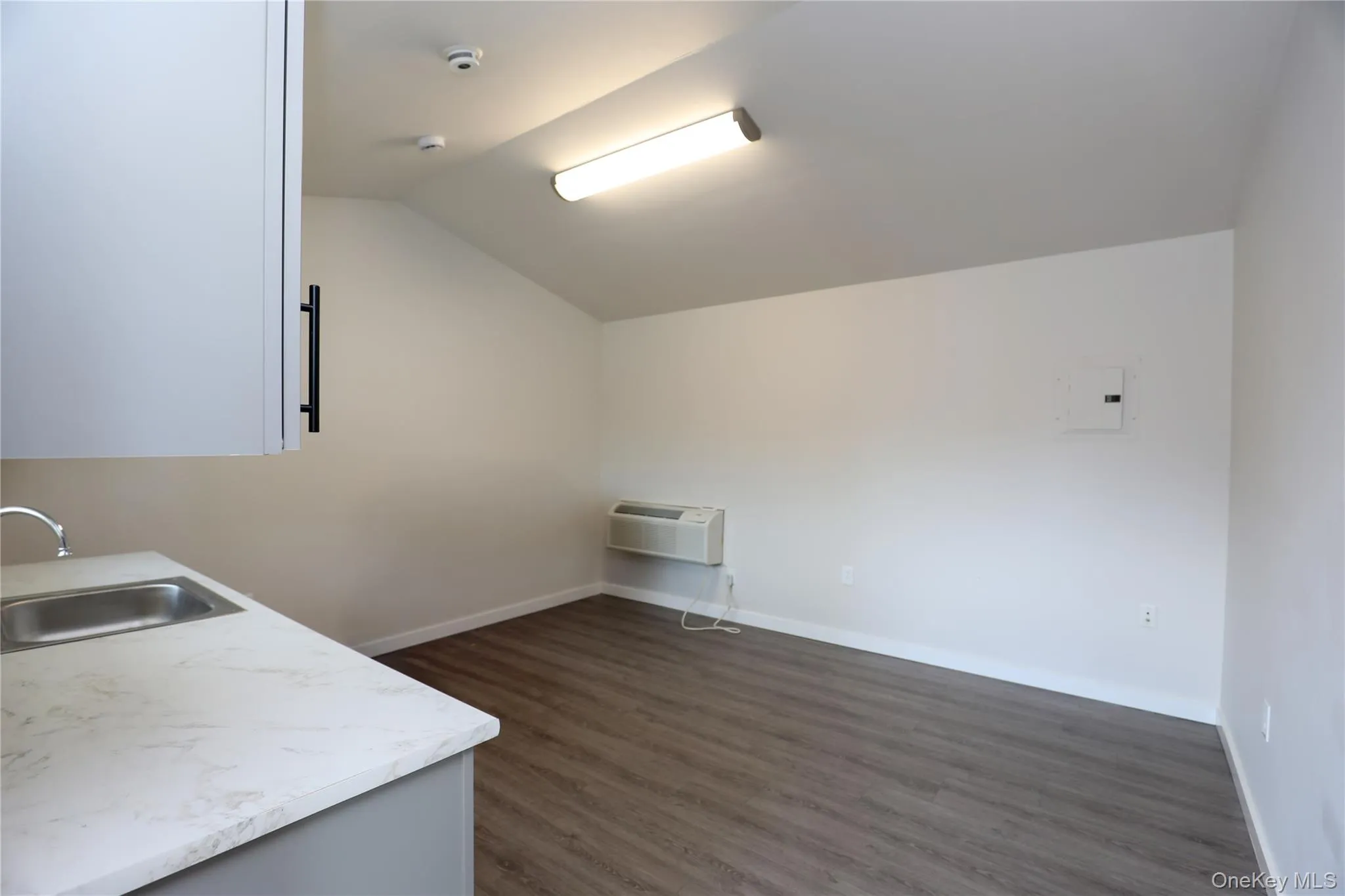 669 Broadway 9W, Esopus, NY, 1 Room Rooms,1 BathroomBathrooms,Residential Lease,For Rent,Broadway 9W,0,981644 669 Broadway 9W, Esopus, NY, 1 Room Rooms,1 BathroomBathrooms,Residential Lease,For Rent,Broadway 9W,0,981644