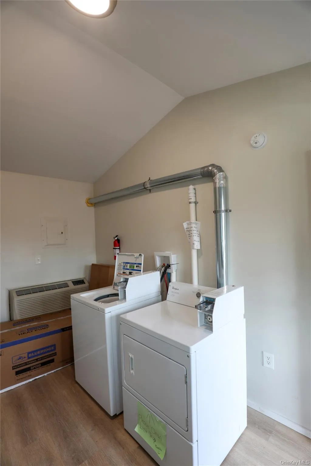 669 Broadway 9W, Esopus, NY, 1 Room Rooms,1 BathroomBathrooms,Residential Lease,For Rent,Broadway 9W,0,981644 669 Broadway 9W, Esopus, NY, 1 Room Rooms,1 BathroomBathrooms,Residential Lease,For Rent,Broadway 9W,0,981644