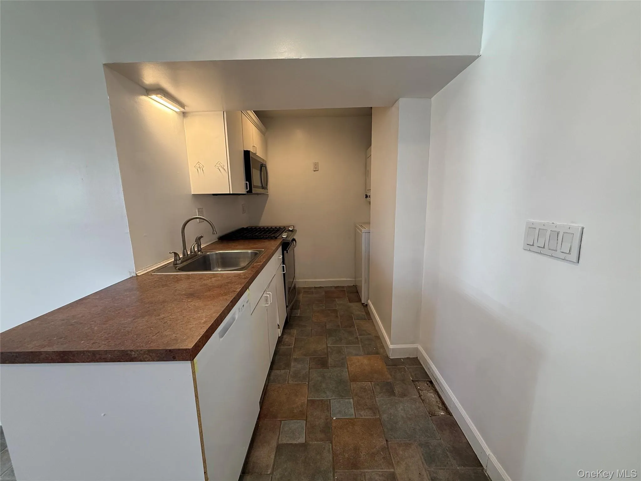 73 Waterford, Hempstead, NY, 2 Bedrooms Bedrooms, 4 Rooms Rooms,1 BathroomBathrooms,Residential Lease,For Rent,Waterford,0,981674 73 Waterford, Hempstead, NY, 2 Bedrooms Bedrooms, 4 Rooms Rooms,1 BathroomBathrooms,Residential Lease,For Rent,Waterford,0,981674