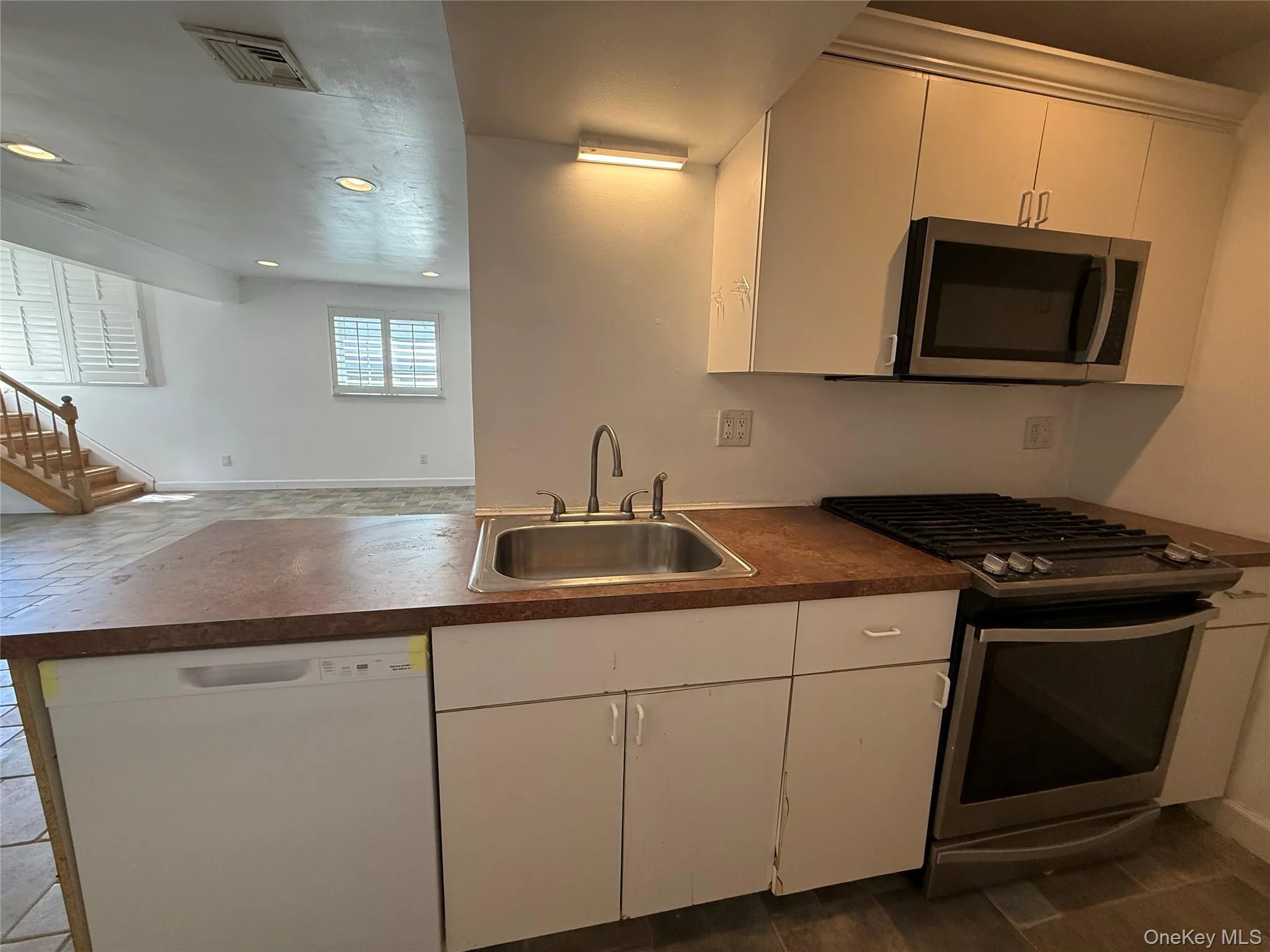 73 Waterford, Hempstead, NY, 2 Bedrooms Bedrooms, 4 Rooms Rooms,1 BathroomBathrooms,Residential Lease,For Rent,Waterford,0,981674 73 Waterford, Hempstead, NY, 2 Bedrooms Bedrooms, 4 Rooms Rooms,1 BathroomBathrooms,Residential Lease,For Rent,Waterford,0,981674