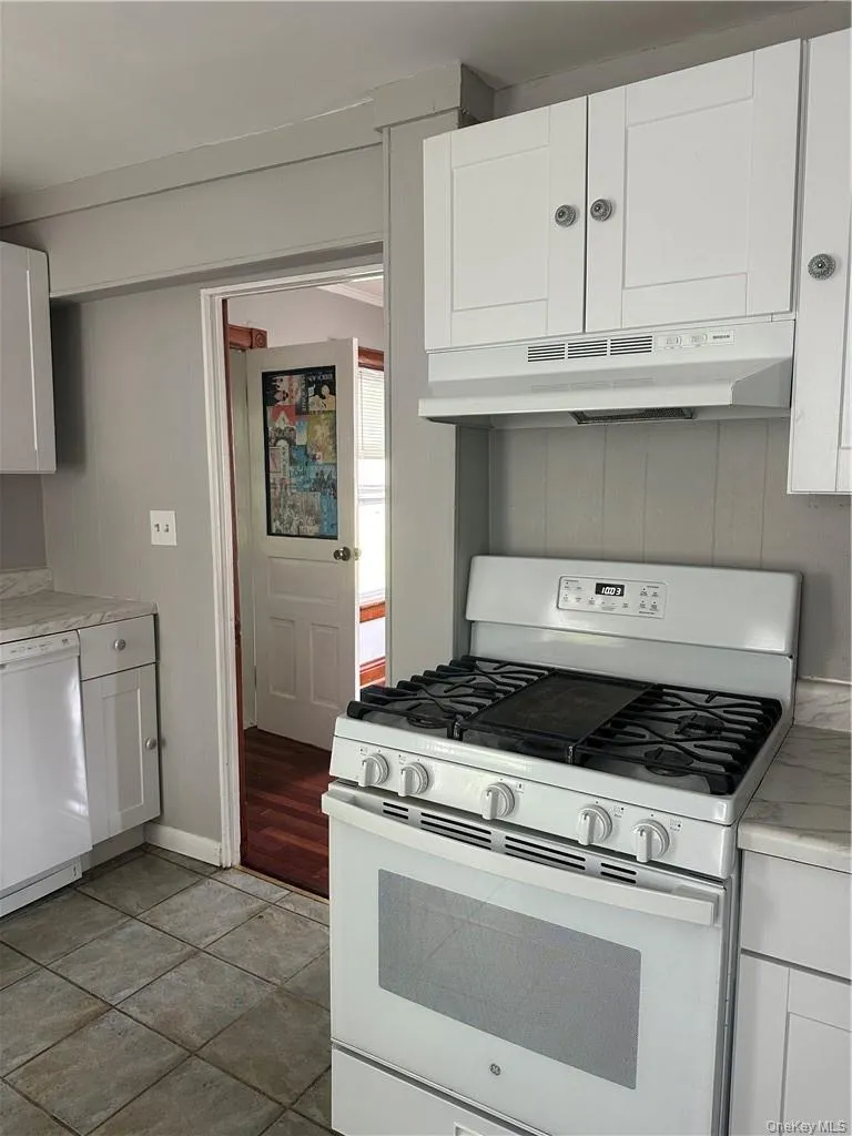 Kitchen with access into Dining Room Kitchen with access into Dining Room