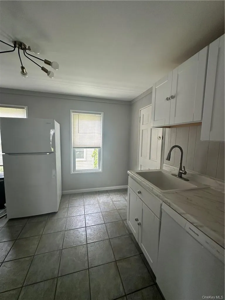 20 Van Buren Street, Warwick (town), NY, 3 Bedrooms Bedrooms, 6 Rooms Rooms,2 BathroomsBathrooms,Residential Lease,For Rent,Van Buren,0,981685 20 Van Buren Street, Warwick (town), NY, 3 Bedrooms Bedrooms, 6 Rooms Rooms,2 BathroomsBathrooms,Residential Lease,For Rent,Van Buren,0,981685