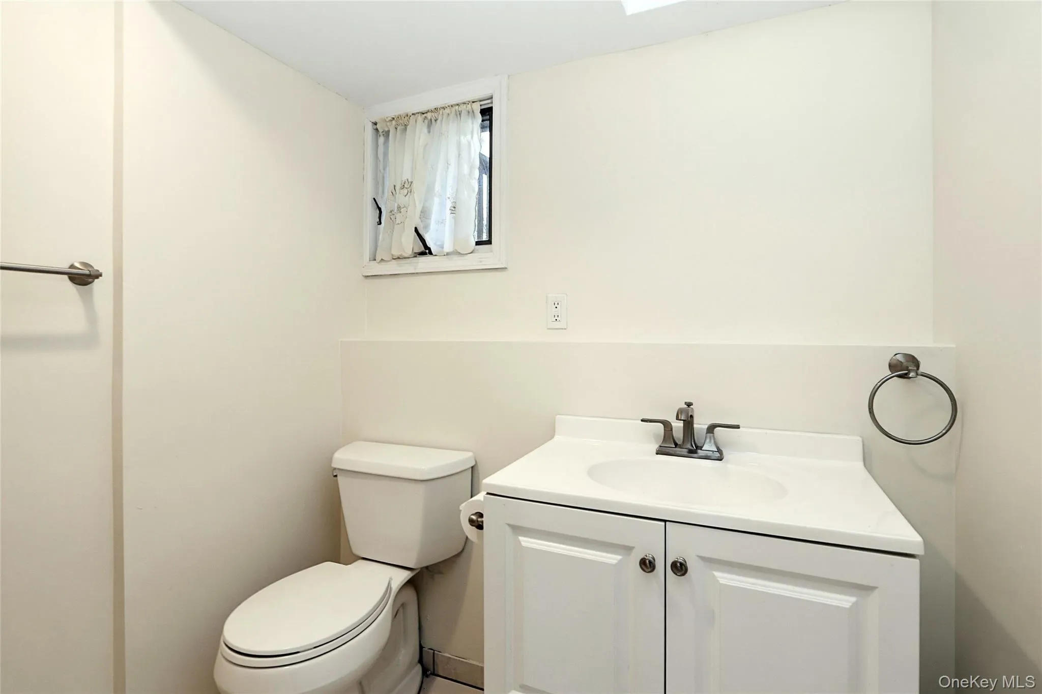 72 Woolsey Avenue, Glen Cove, NY, 3 Bedrooms Bedrooms, 8 Rooms Rooms,2 BathroomsBathrooms,Residential,For Rent,Woolsey,0,KEY981701 72 Woolsey Avenue, Glen Cove, NY, 3 Bedrooms Bedrooms, 8 Rooms Rooms,2 BathroomsBathrooms,Residential,For Rent,Woolsey,0,KEY981701