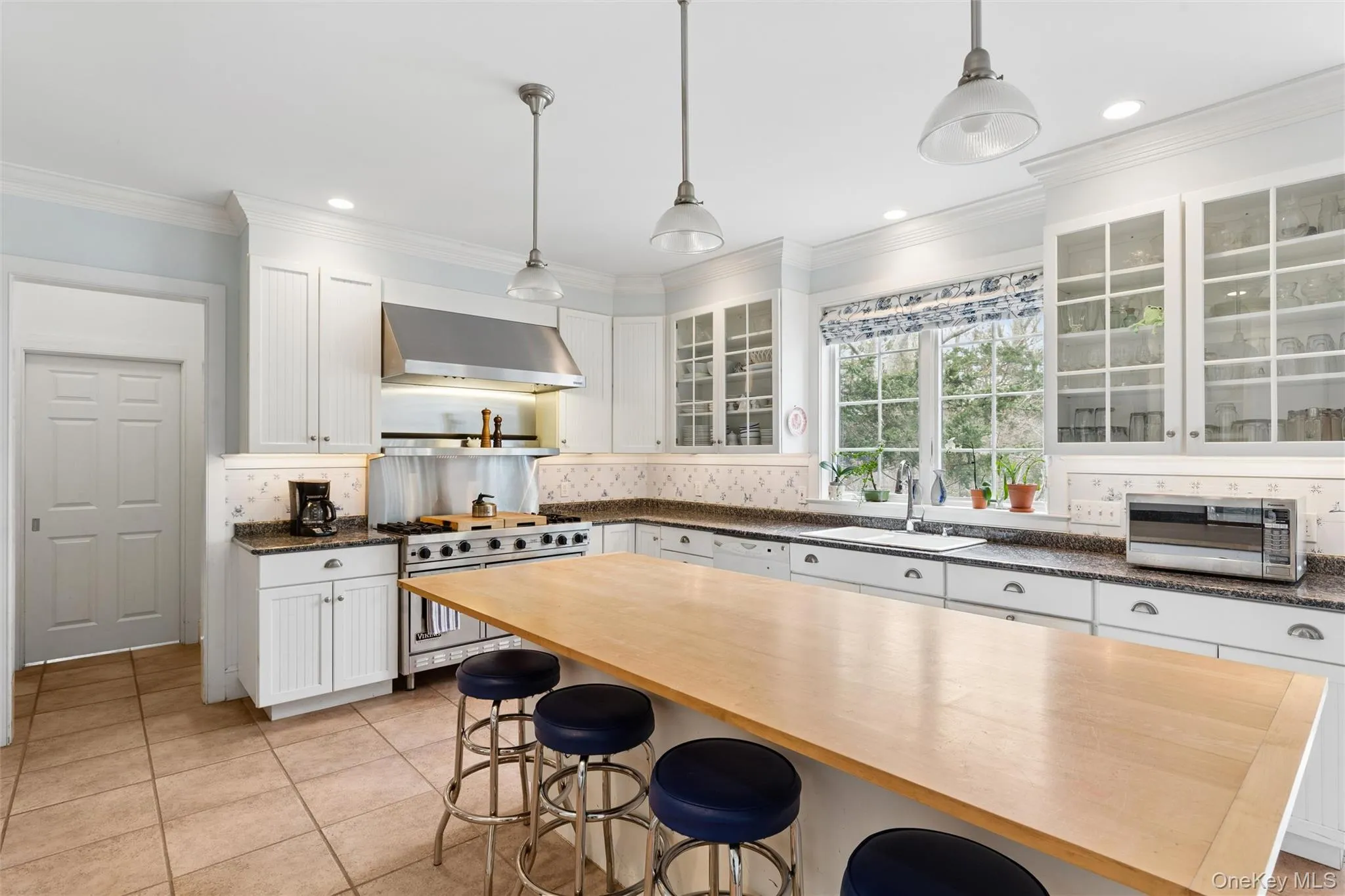 110 Greenleaf Lane, Southampton, NY, 4 Bedrooms Bedrooms, 14 Rooms Rooms,3 BathroomsBathrooms,Residential Lease,For Rent,Greenleaf,0,981739 110 Greenleaf Lane, Southampton, NY, 4 Bedrooms Bedrooms, 14 Rooms Rooms,3 BathroomsBathrooms,Residential Lease,For Rent,Greenleaf,0,981739