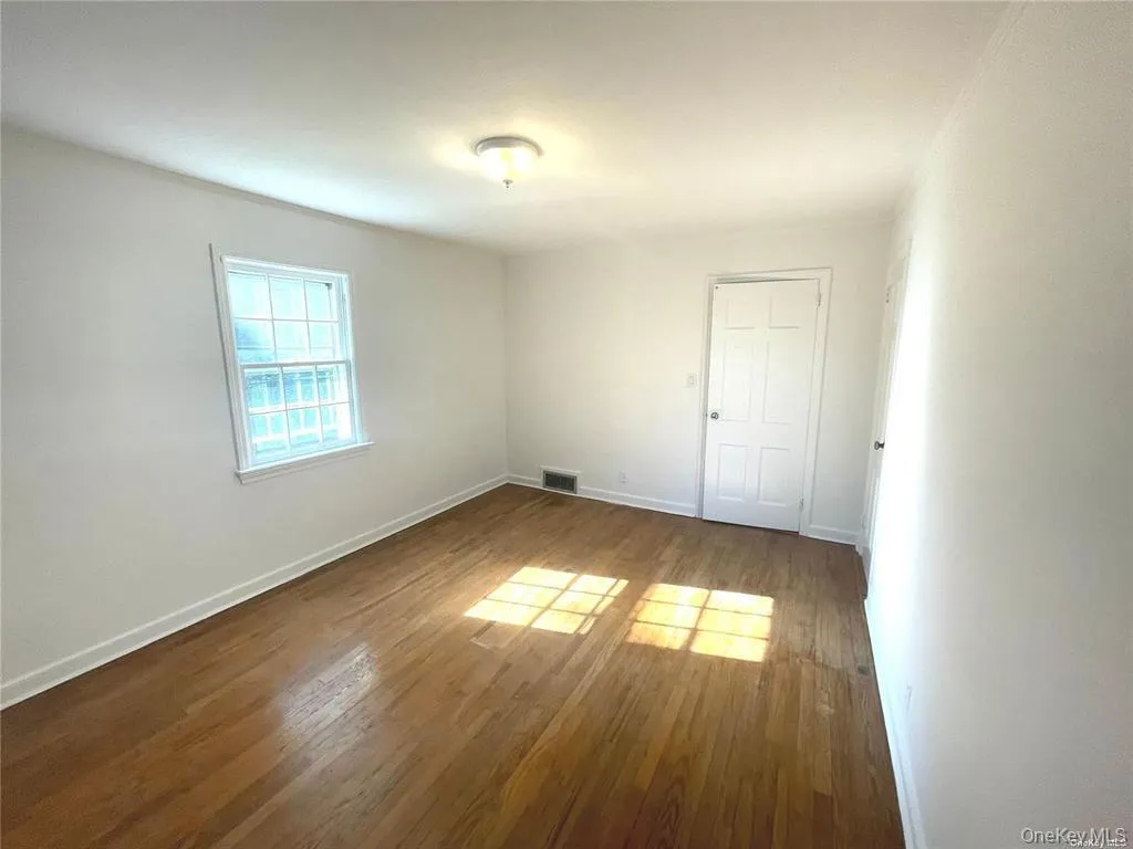 106 Trumbull Road, North Hempstead, NY, 3 Bedrooms Bedrooms, 9 Rooms Rooms,2 BathroomsBathrooms,Residential Lease,For Rent,Trumbull,0,981740 106 Trumbull Road, North Hempstead, NY, 3 Bedrooms Bedrooms, 9 Rooms Rooms,2 BathroomsBathrooms,Residential Lease,For Rent,Trumbull,0,981740