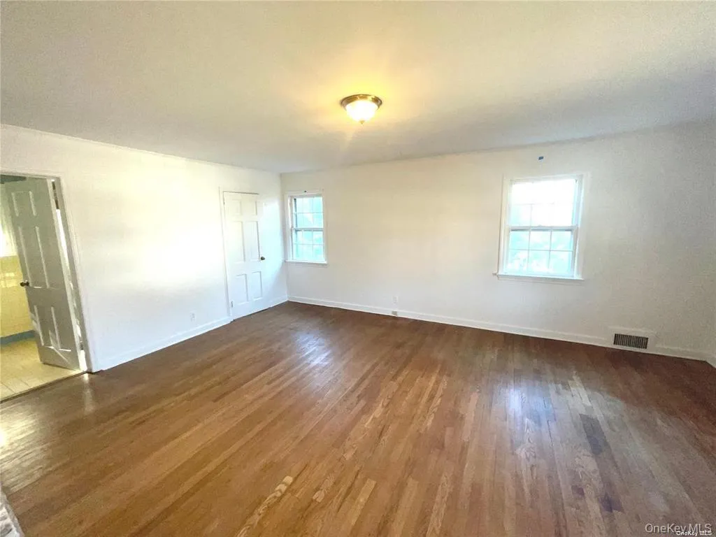 106 Trumbull Road, North Hempstead, NY, 3 Bedrooms Bedrooms, 9 Rooms Rooms,2 BathroomsBathrooms,Residential Lease,For Rent,Trumbull,0,981740 106 Trumbull Road, North Hempstead, NY, 3 Bedrooms Bedrooms, 9 Rooms Rooms,2 BathroomsBathrooms,Residential Lease,For Rent,Trumbull,0,981740