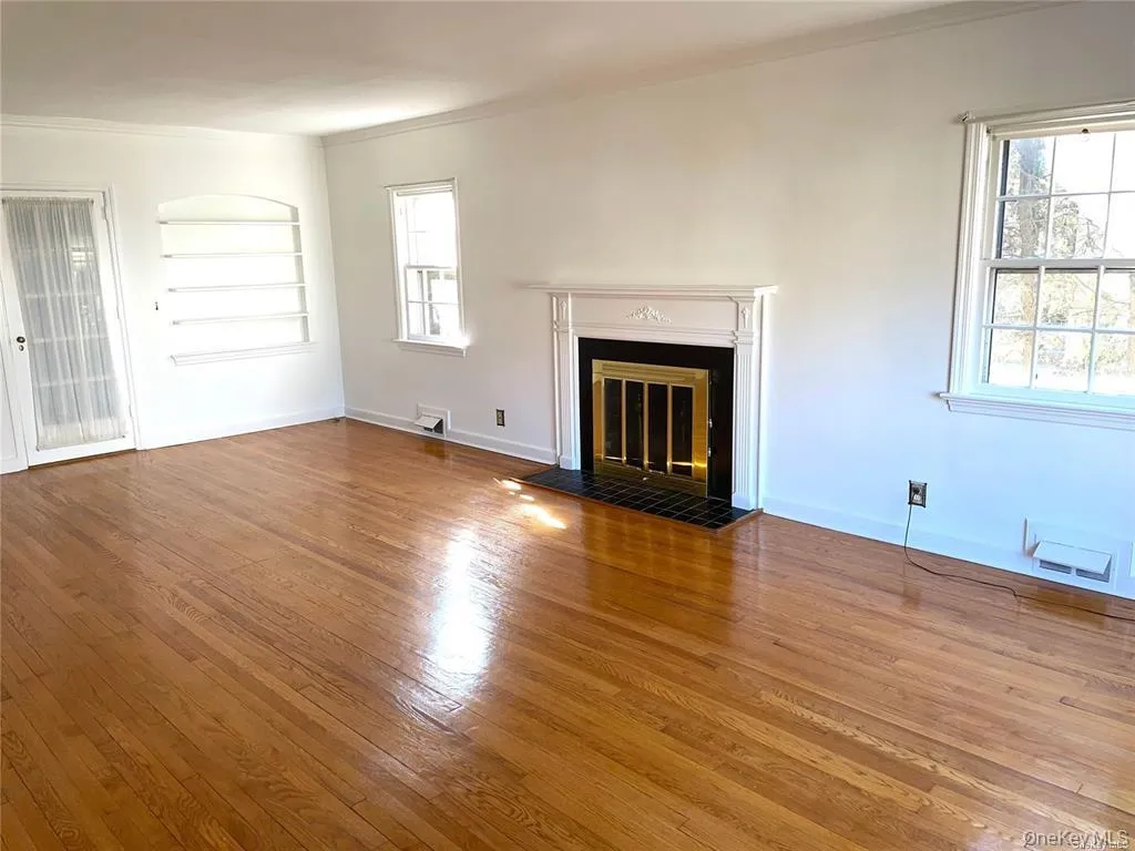 106 Trumbull Road, North Hempstead, NY, 3 Bedrooms Bedrooms, 9 Rooms Rooms,2 BathroomsBathrooms,Residential Lease,For Rent,Trumbull,0,981740 106 Trumbull Road, North Hempstead, NY, 3 Bedrooms Bedrooms, 9 Rooms Rooms,2 BathroomsBathrooms,Residential Lease,For Rent,Trumbull,0,981740