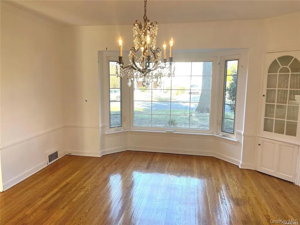 106 Trumbull Road, North Hempstead, NY, 3 Bedrooms Bedrooms, 9 Rooms Rooms,2 BathroomsBathrooms,Residential Lease,For Rent,Trumbull,0,981740 106 Trumbull Road, North Hempstead, NY, 3 Bedrooms Bedrooms, 9 Rooms Rooms,2 BathroomsBathrooms,Residential Lease,For Rent,Trumbull,0,981740