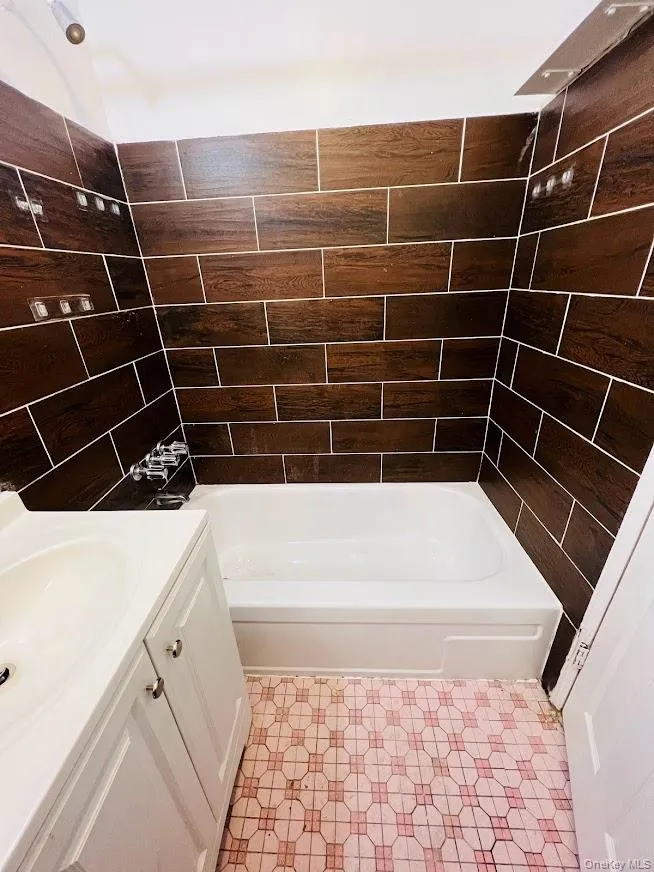 2181 Starling Avenue, New York, NY, 2 Rooms Rooms,1 BathroomBathrooms,Residential Lease,For Rent,Starling,0,981746 2181 Starling Avenue, New York, NY, 2 Rooms Rooms,1 BathroomBathrooms,Residential Lease,For Rent,Starling,0,981746