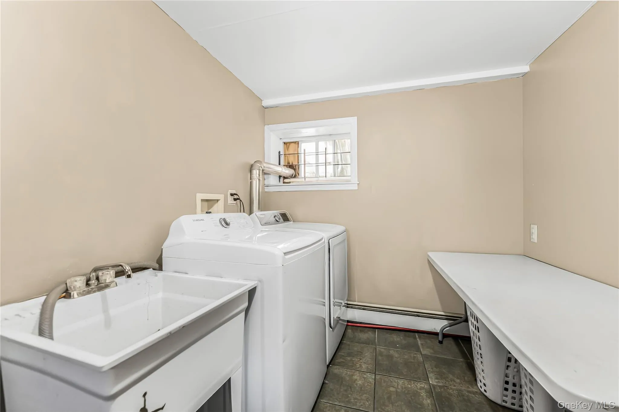2515 Woodhull Avenue, New York, NY, 3 Bedrooms Bedrooms, 5 Rooms Rooms,2 BathroomsBathrooms,Residential,For Rent,Woodhull,0,981765 2515 Woodhull Avenue, New York, NY, 3 Bedrooms Bedrooms, 5 Rooms Rooms,2 BathroomsBathrooms,Residential,For Rent,Woodhull,0,981765