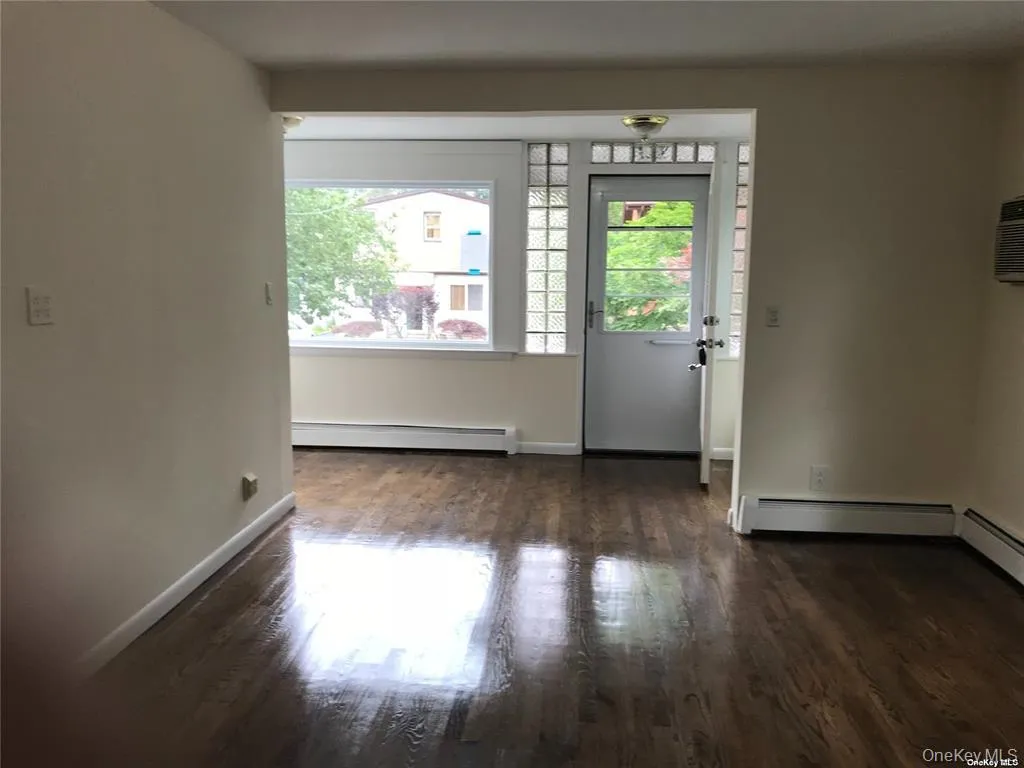 44 Graywood Road, North Hempstead, NY, 2 Bedrooms Bedrooms, 4 Rooms Rooms,1 BathroomBathrooms,Residential Lease,For Rent,Graywood,0,981766 44 Graywood Road, North Hempstead, NY, 2 Bedrooms Bedrooms, 4 Rooms Rooms,1 BathroomBathrooms,Residential Lease,For Rent,Graywood,0,981766