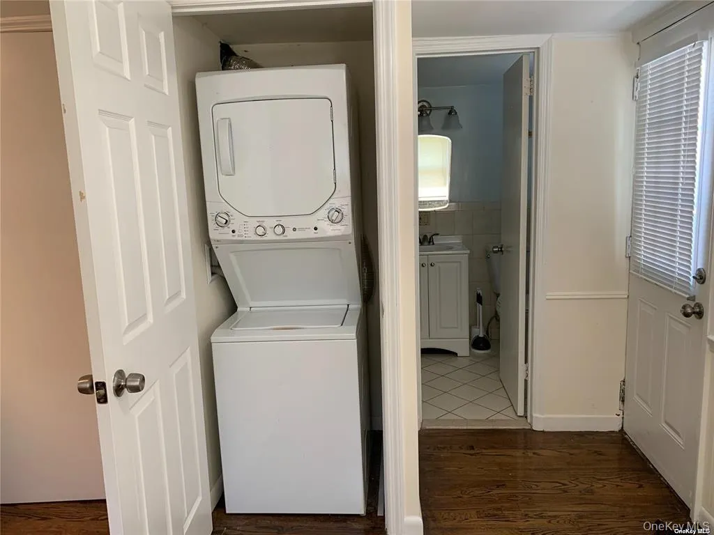 44 Graywood Road, North Hempstead, NY, 2 Bedrooms Bedrooms, 4 Rooms Rooms,1 BathroomBathrooms,Residential Lease,For Rent,Graywood,0,981766 44 Graywood Road, North Hempstead, NY, 2 Bedrooms Bedrooms, 4 Rooms Rooms,1 BathroomBathrooms,Residential Lease,For Rent,Graywood,0,981766