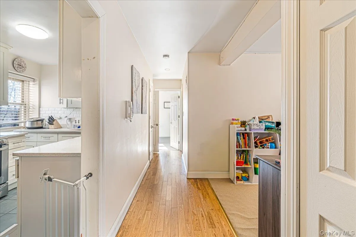 14455 Melbourne Avenue, New York, NY, 2 Bedrooms Bedrooms, 4 Rooms Rooms,1 BathroomBathrooms,Residential,For Rent,Melbourne,0,981778 14455 Melbourne Avenue, New York, NY, 2 Bedrooms Bedrooms, 4 Rooms Rooms,1 BathroomBathrooms,Residential,For Rent,Melbourne,0,981778