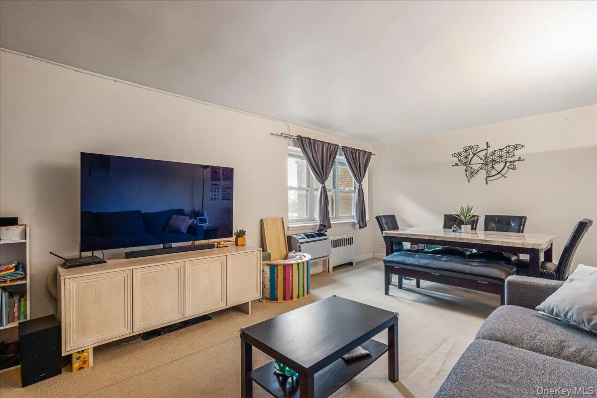 14455 Melbourne Avenue, New York, NY, 2 Bedrooms Bedrooms, 4 Rooms Rooms,1 BathroomBathrooms,Residential,For Rent,Melbourne,0,981778 14455 Melbourne Avenue, New York, NY, 2 Bedrooms Bedrooms, 4 Rooms Rooms,1 BathroomBathrooms,Residential,For Rent,Melbourne,0,981778