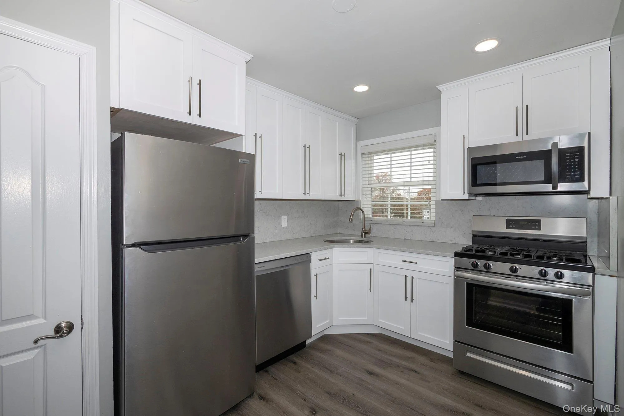 65 Fairfield Way, Smithtown, NY, 2 Bedrooms Bedrooms, 5 Rooms Rooms,1 BathroomBathrooms,Residential Lease,For Rent,Fairfield,0,981787 65 Fairfield Way, Smithtown, NY, 2 Bedrooms Bedrooms, 5 Rooms Rooms,1 BathroomBathrooms,Residential Lease,For Rent,Fairfield,0,981787
