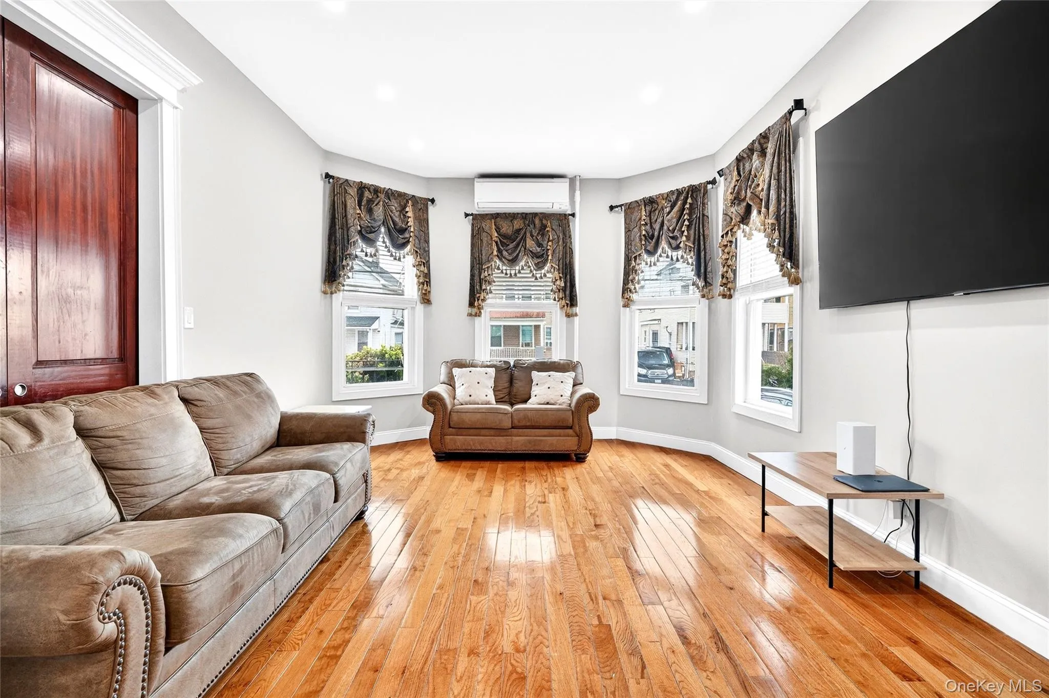 240 10th Avenue, Mount Vernon, NY, 4 Bedrooms Bedrooms, 15 Rooms Rooms,2 BathroomsBathrooms,Residential,For Rent,10th,0,981818 240 10th Avenue, Mount Vernon, NY, 4 Bedrooms Bedrooms, 15 Rooms Rooms,2 BathroomsBathrooms,Residential,For Rent,10th,0,981818