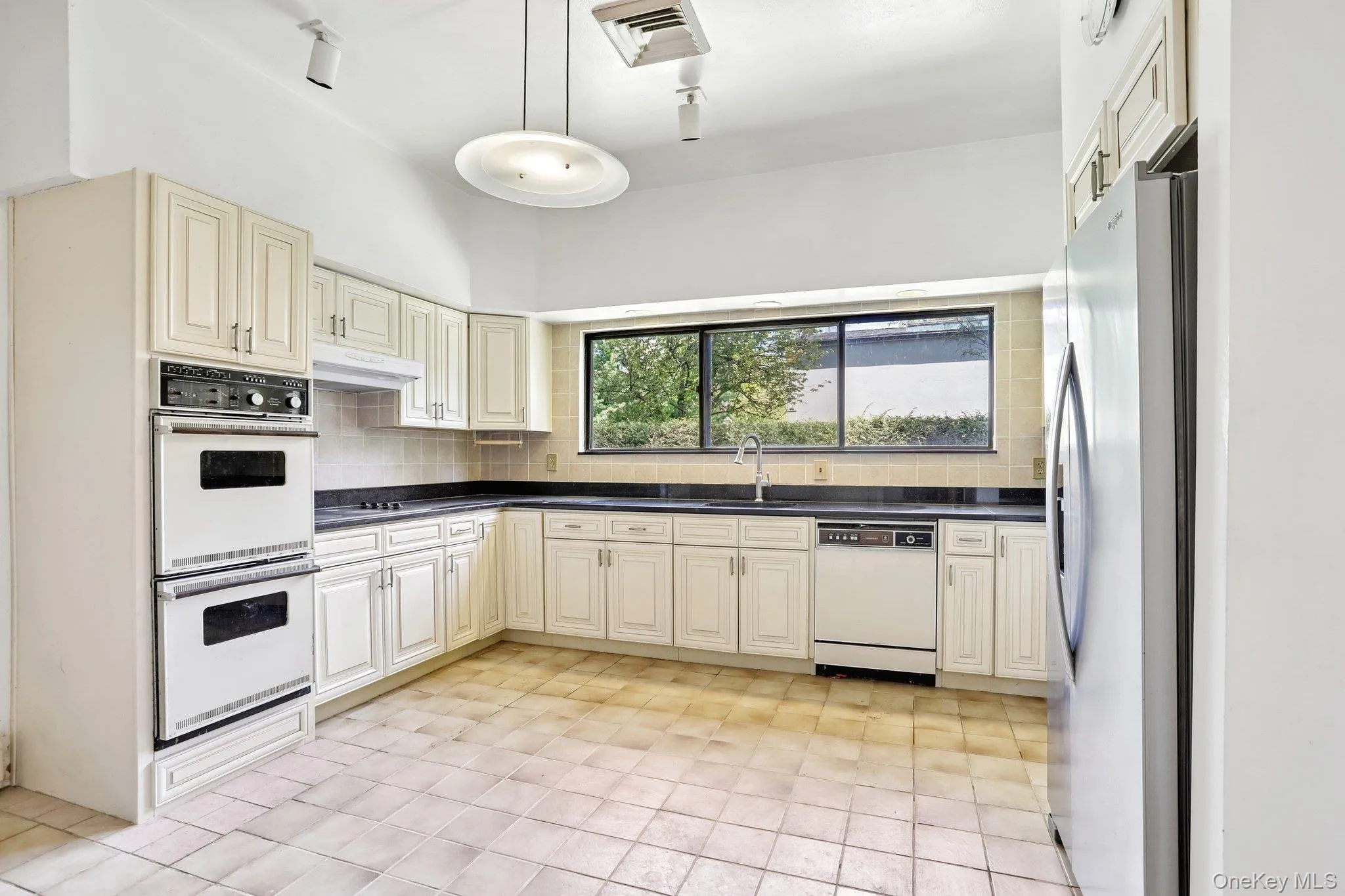 20 High Point Lane, Greenburgh, NY, 5 Bedrooms Bedrooms, 9 Rooms Rooms,3 BathroomsBathrooms,Residential,For Rent,High Point,0,981833 20 High Point Lane, Greenburgh, NY, 5 Bedrooms Bedrooms, 9 Rooms Rooms,3 BathroomsBathrooms,Residential,For Rent,High Point,0,981833