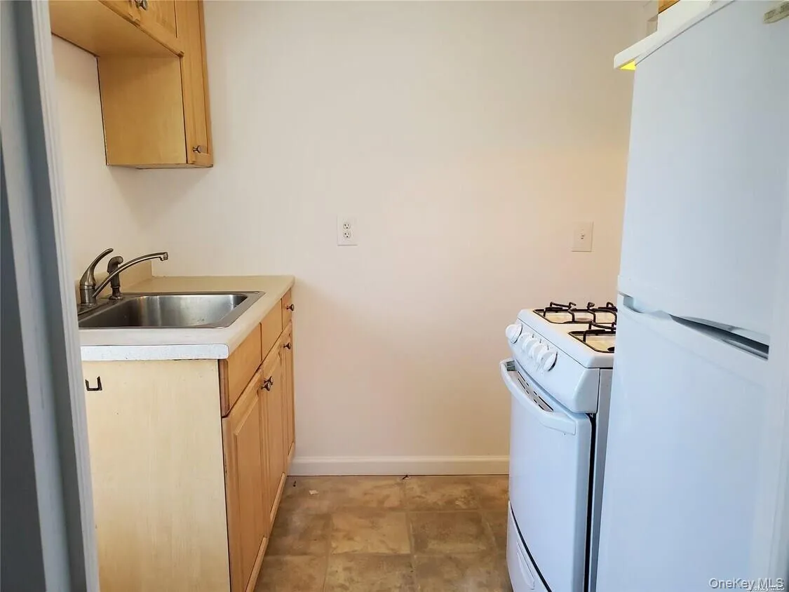 40 Amity Street, Brookhaven, NY, 1 Bedroom Bedrooms, 3 Rooms Rooms,1 BathroomBathrooms,Residential Lease,For Rent,Amity,0,981853 40 Amity Street, Brookhaven, NY, 1 Bedroom Bedrooms, 3 Rooms Rooms,1 BathroomBathrooms,Residential Lease,For Rent,Amity,0,981853
