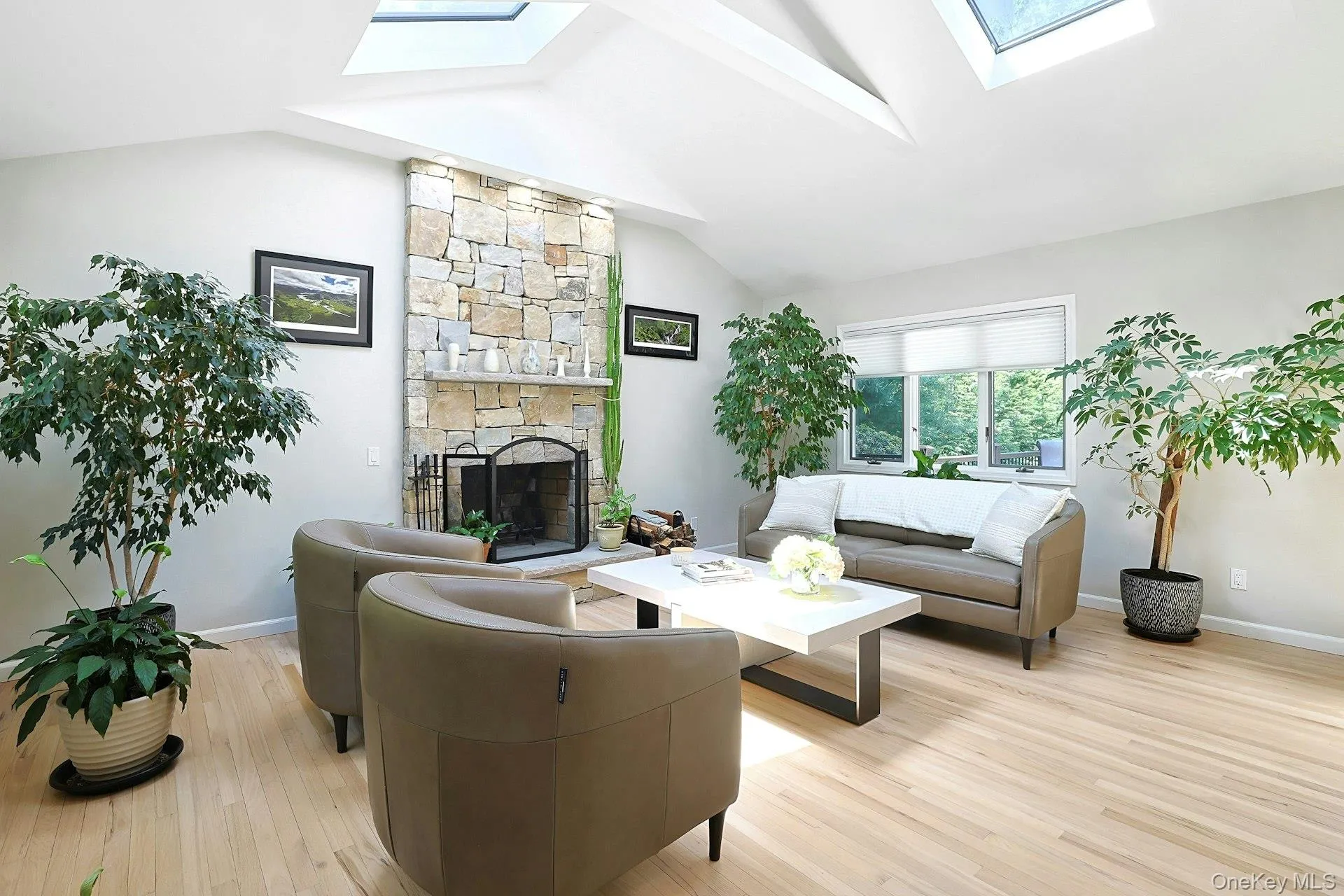 Gleaming oak floors, stone cut fire place, Large windows,and skylight. Gleaming oak floors, stone cut fire place, Large windows,and skylight.
